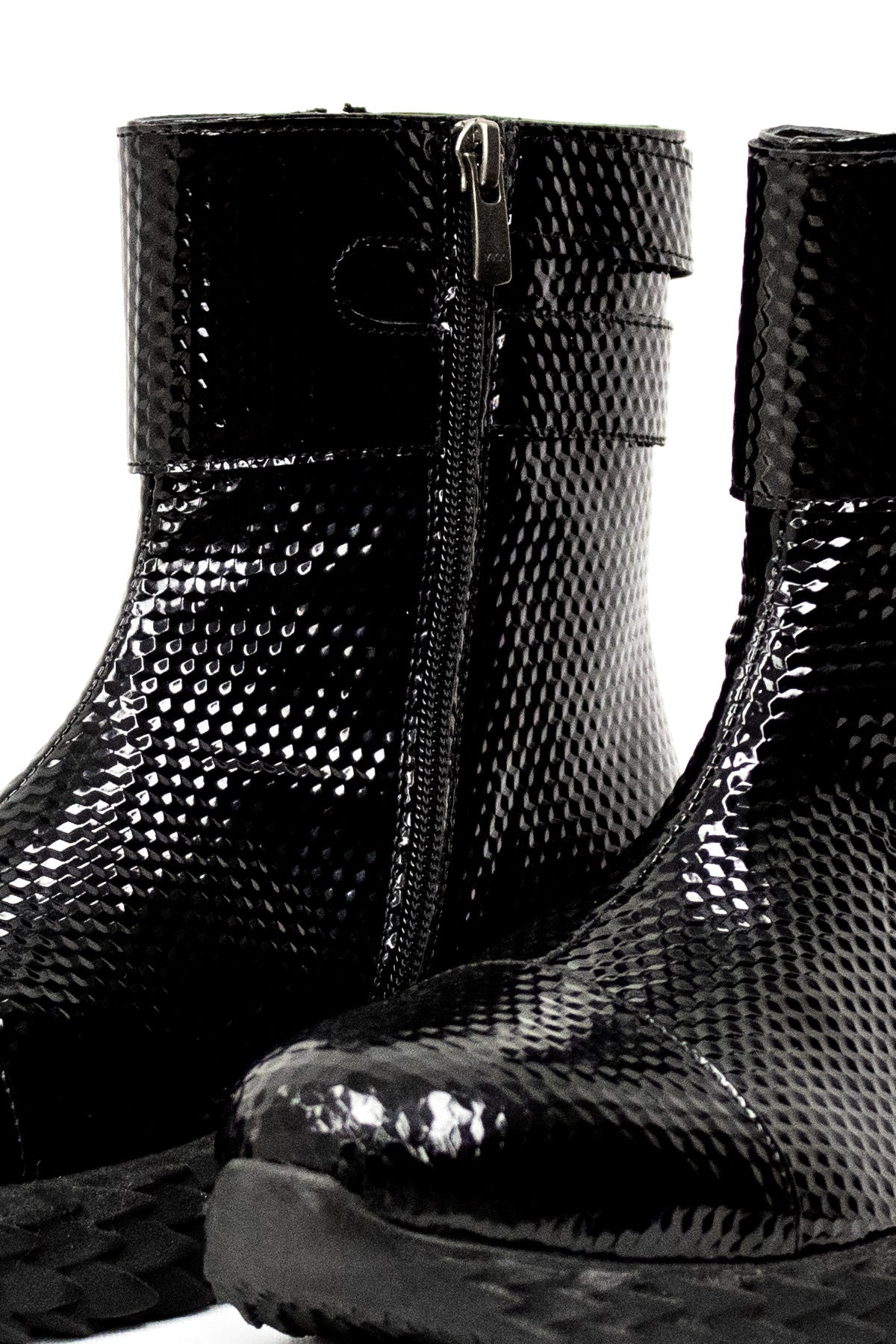 Parlak Siyah Ayakkabi Bali