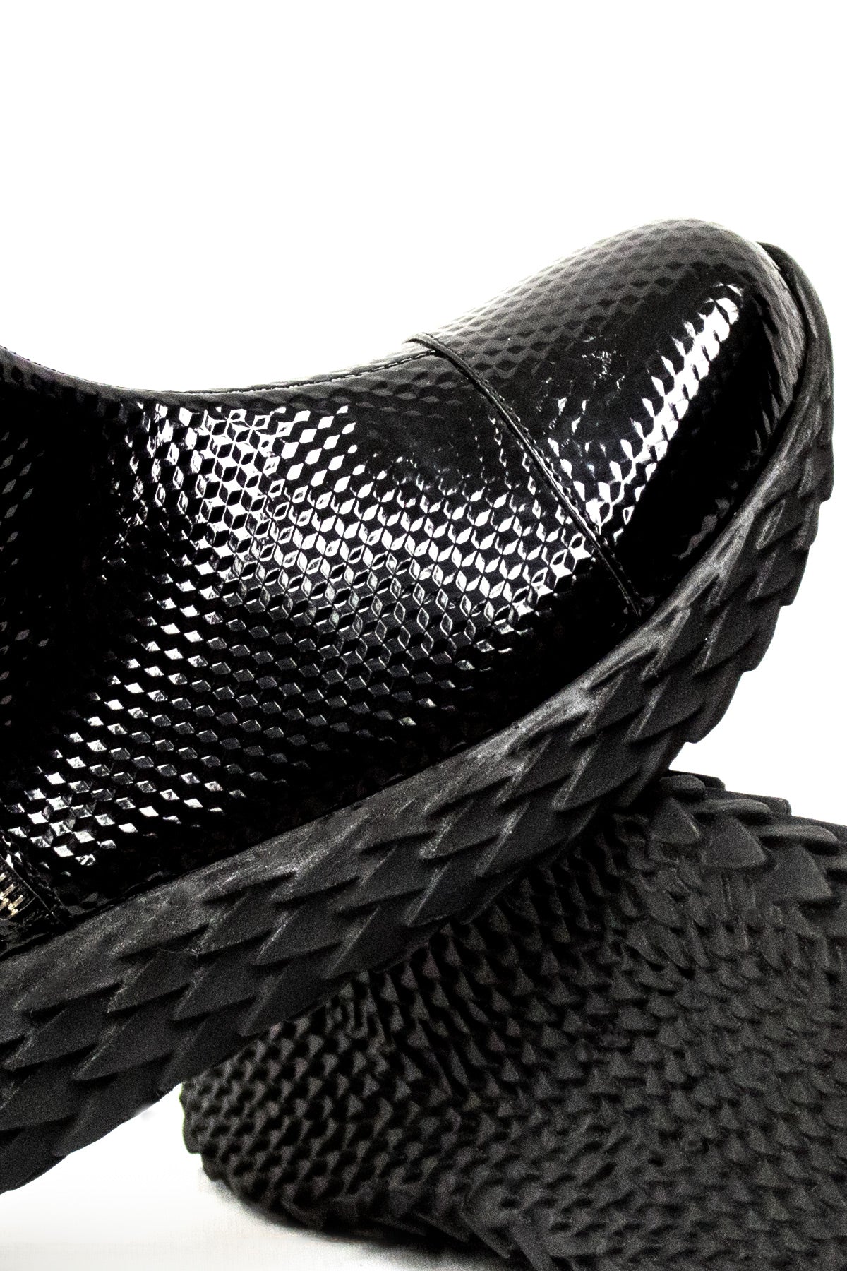 Parlak Siyah Ayakkabi Bali