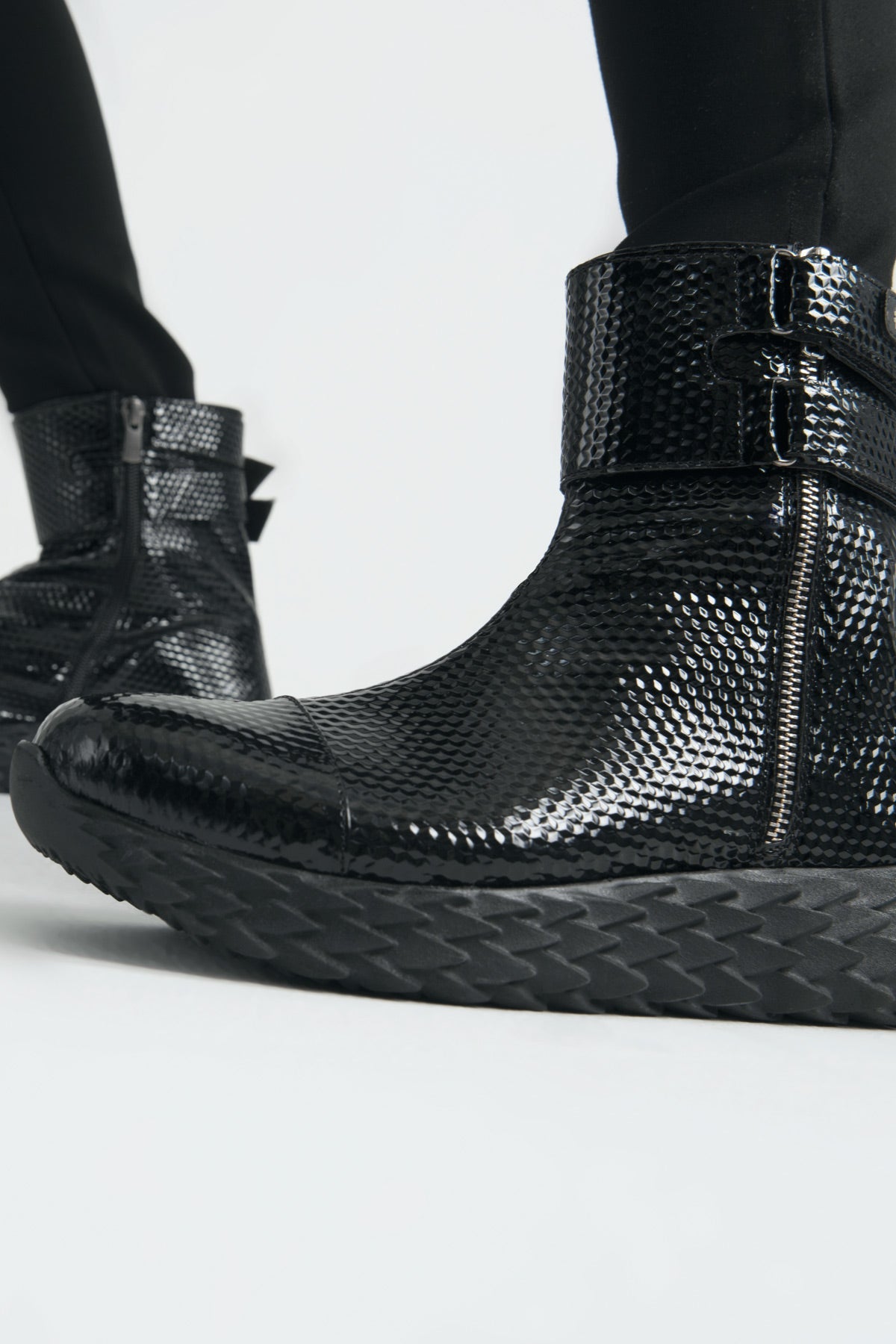 Parlak Siyah Ayakkabi Bali