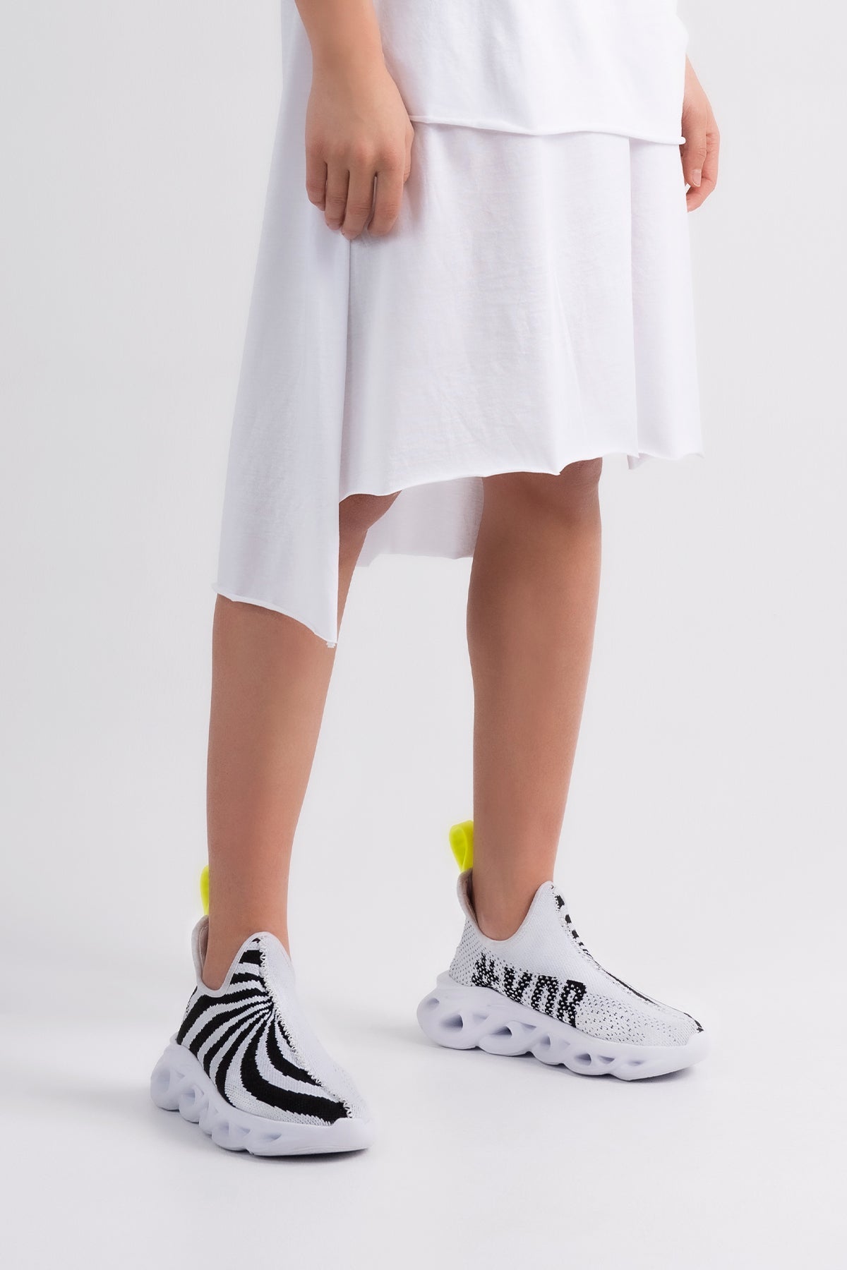 Beyaz Siyah Ayakkabi Borabora