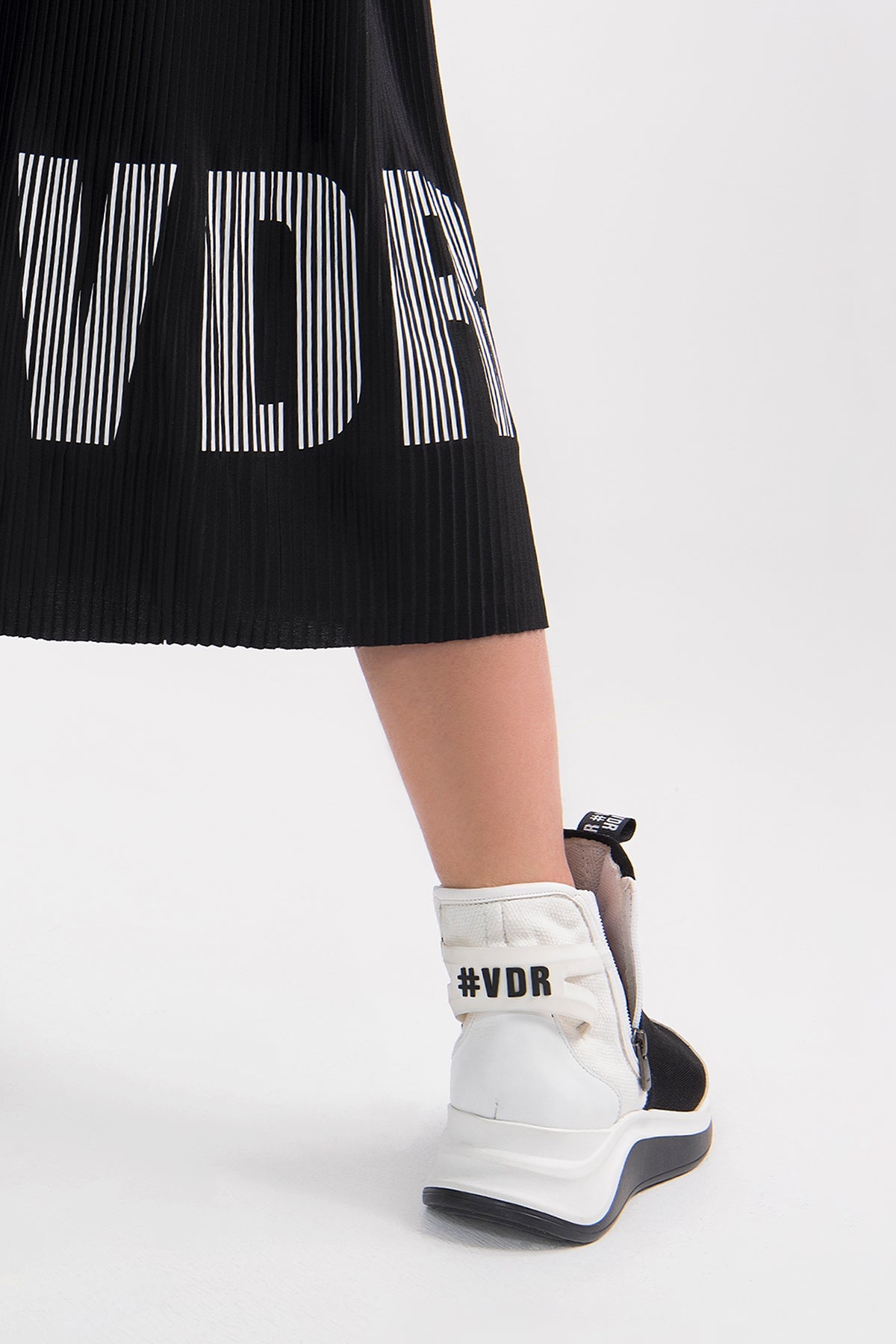 Siyah Beyaz Ayakkabi Gurami