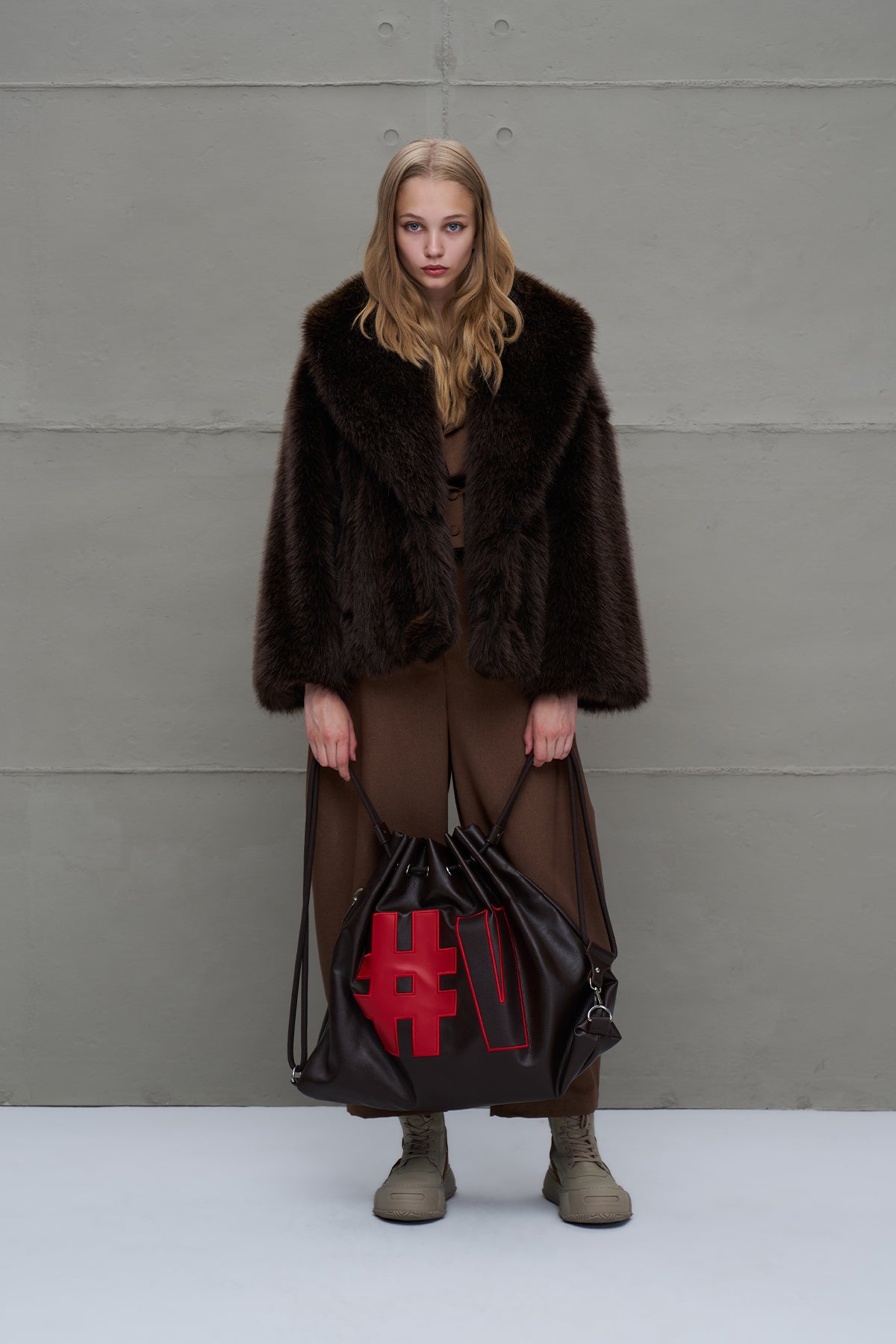 Kahverengi Büzgülü Sirt Çanta Leonis1