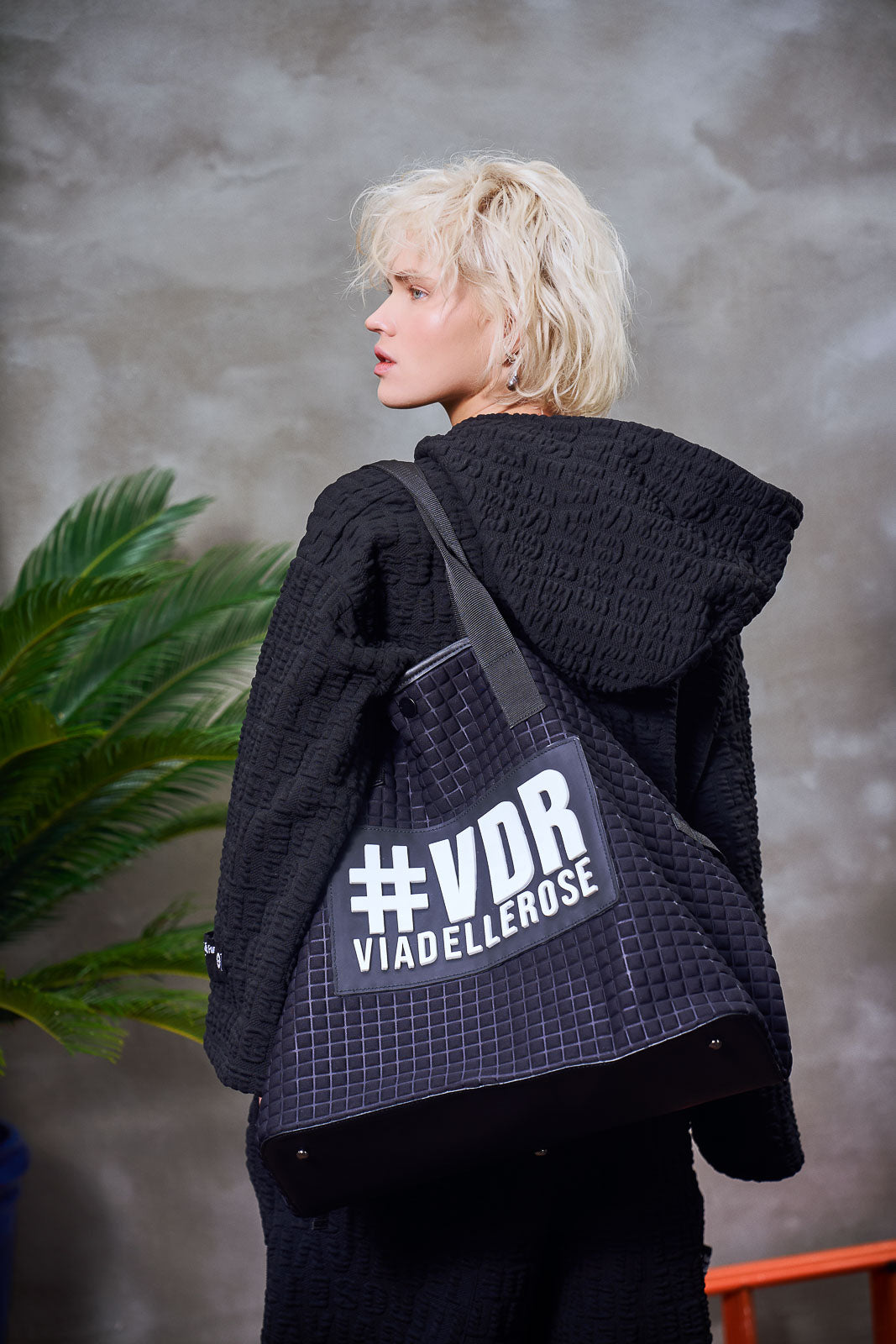 Siyah Çanta Monument2