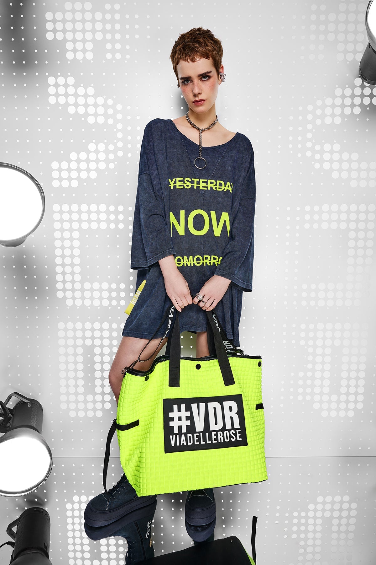 Sari Neon Çanta Monument3