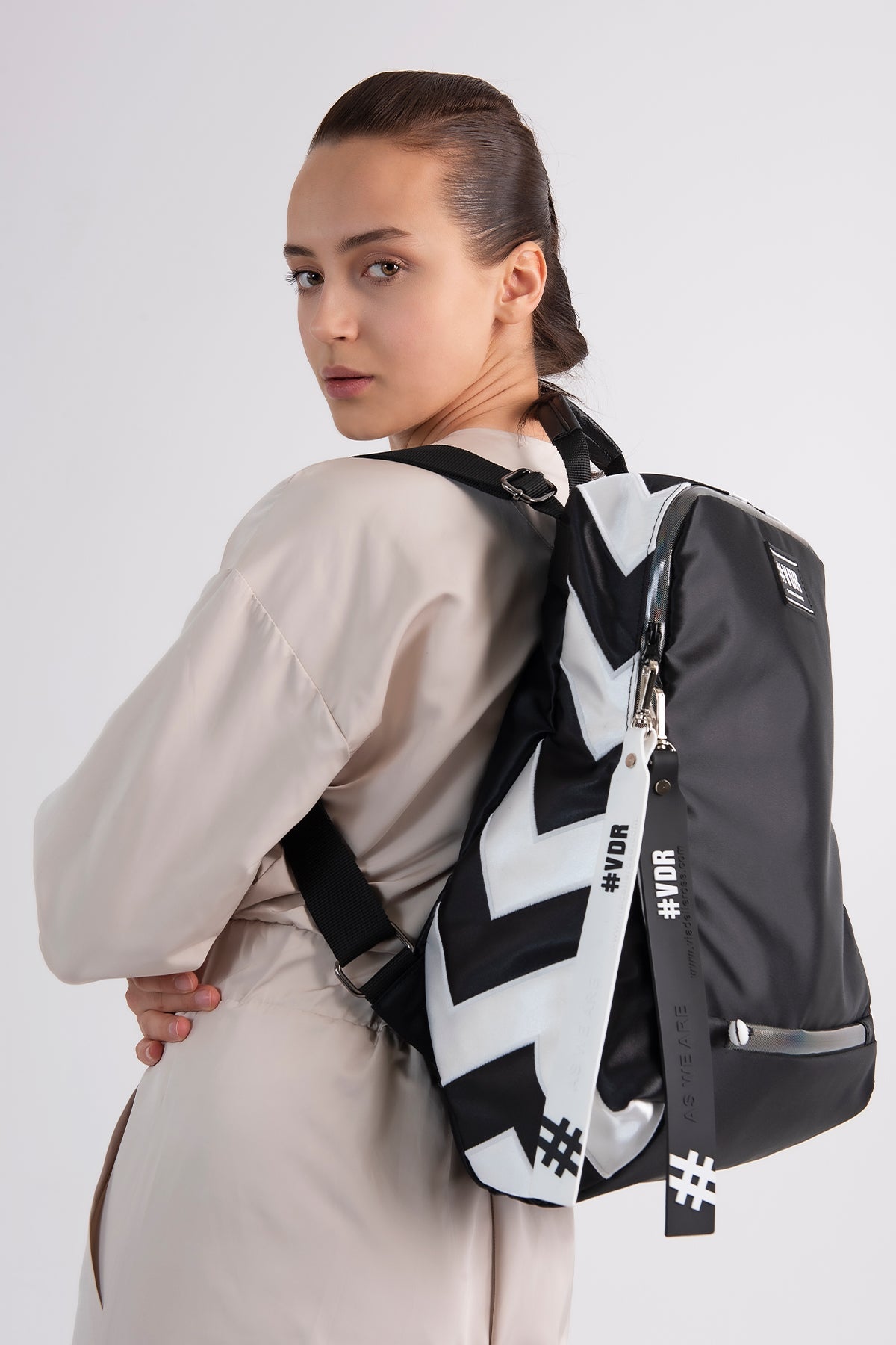 Siyah Beyaz Çanta Palmarola