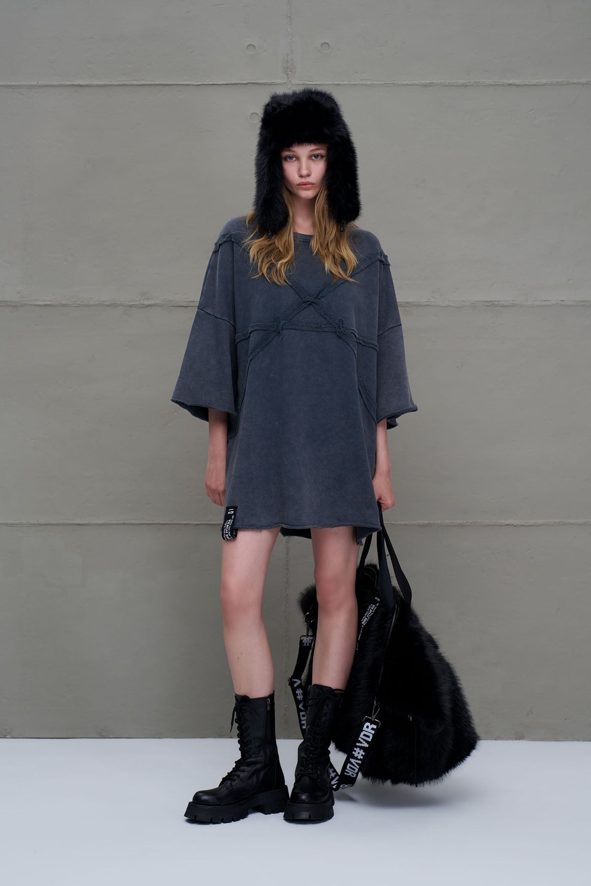 Siyah Kürk Görünümlü Kulaklikli Sapka Pan