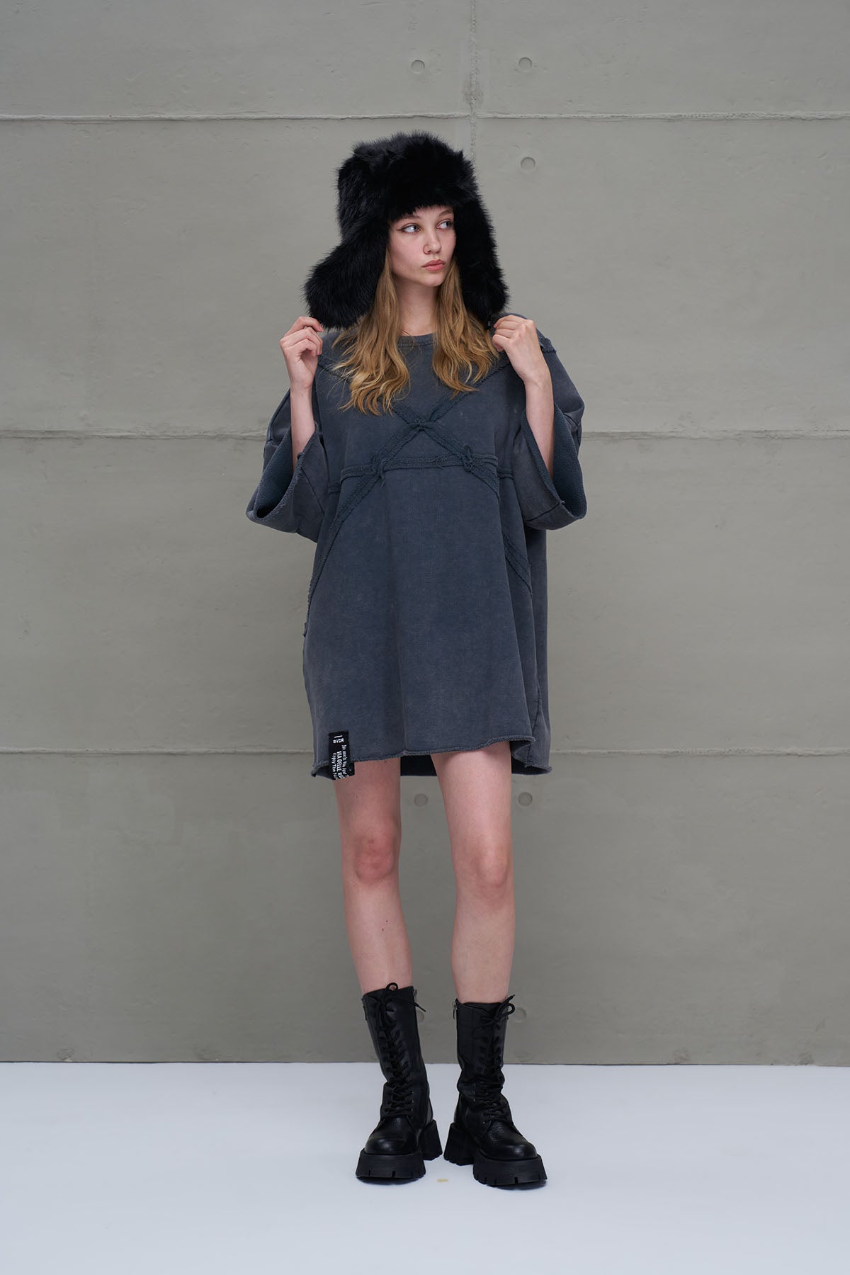 Siyah Kürk Görünümlü Kulaklikli Sapka Pan