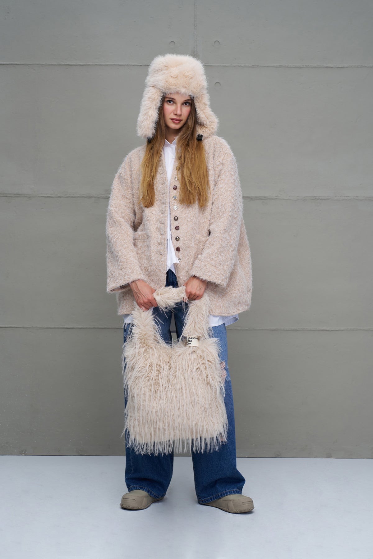 Bej Tüylü Kürk Görünümlü Çanta Pastel