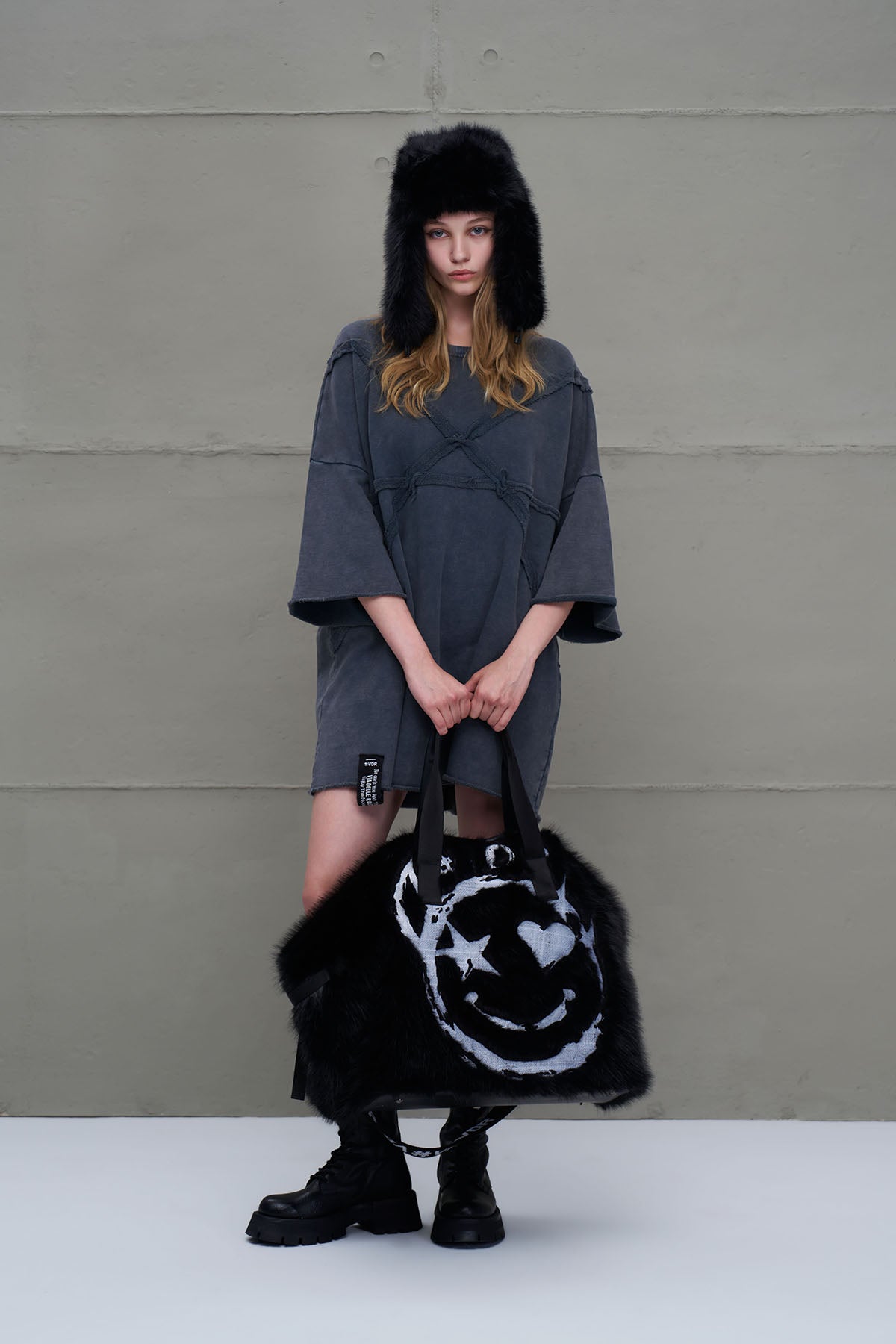 Siyah Kürk Görünümlü Çanta Rambo3