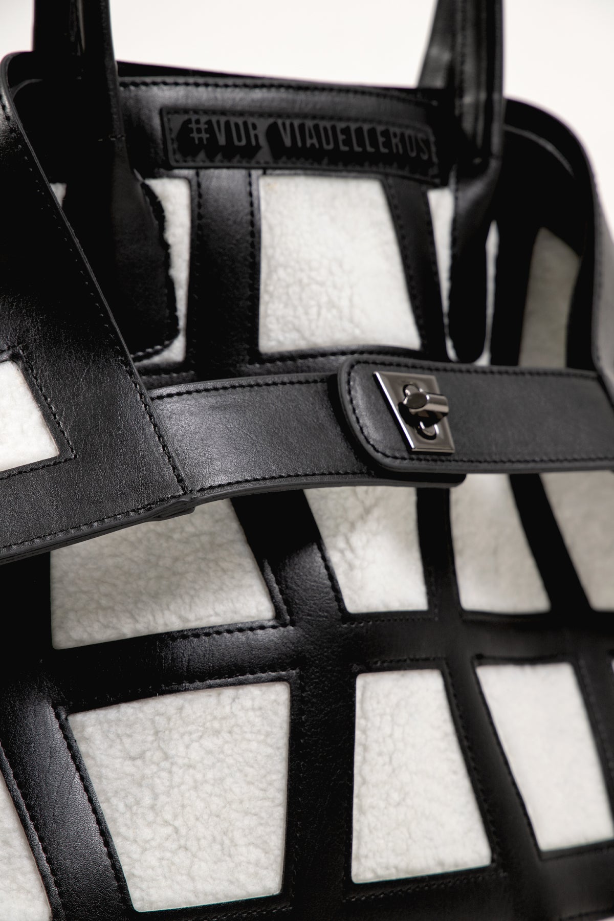 Beyaz Siyah Çanta Shell