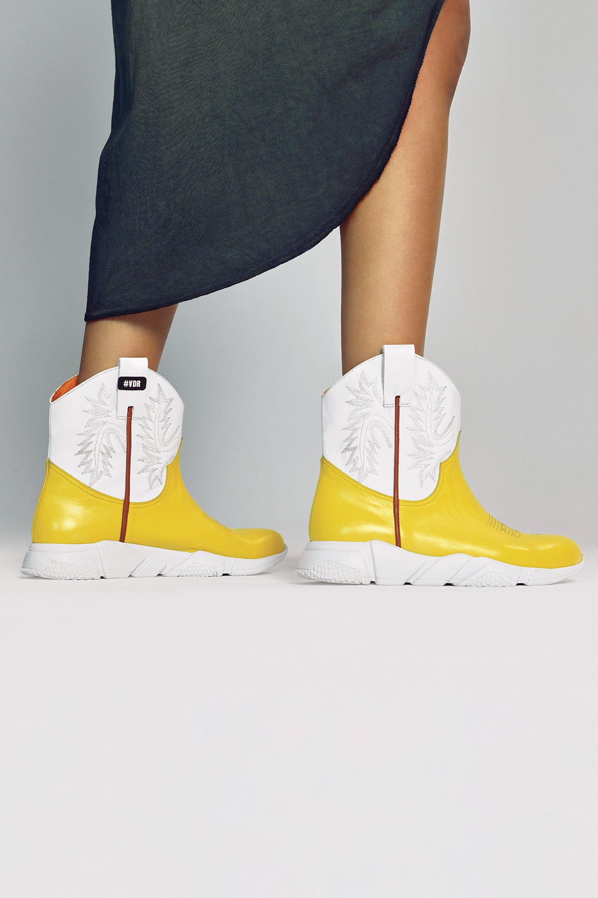 Sari Beyaz Ayakkabi Stantonio