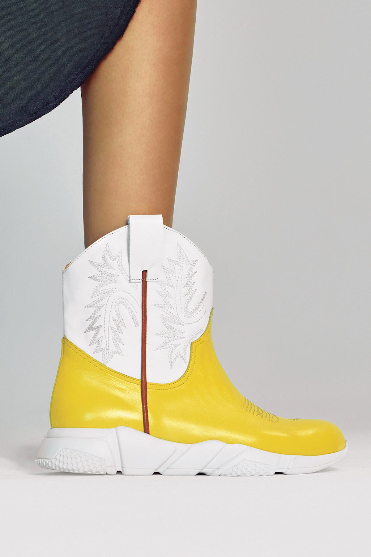 Sari Beyaz Ayakkabi Stantonio