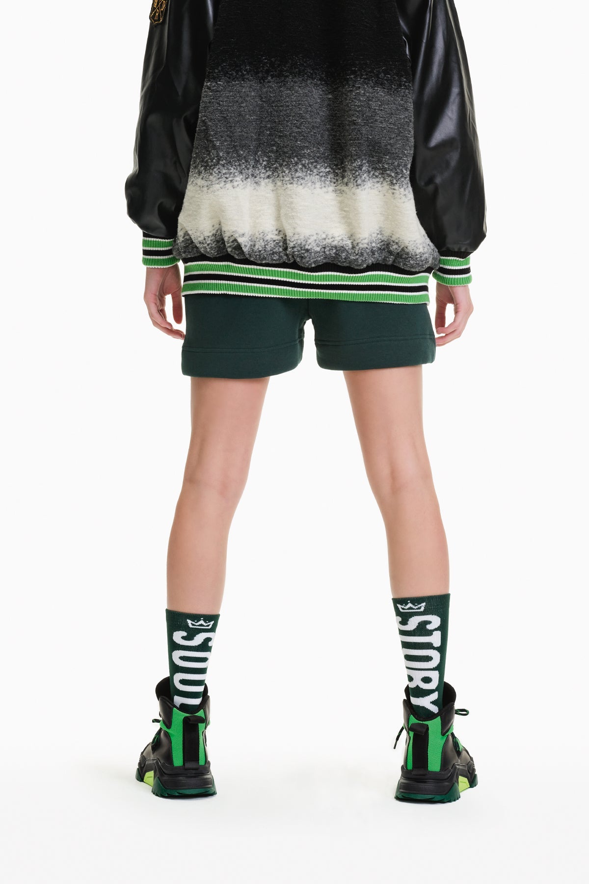 Yesil Sari Siyah  Çorap Story