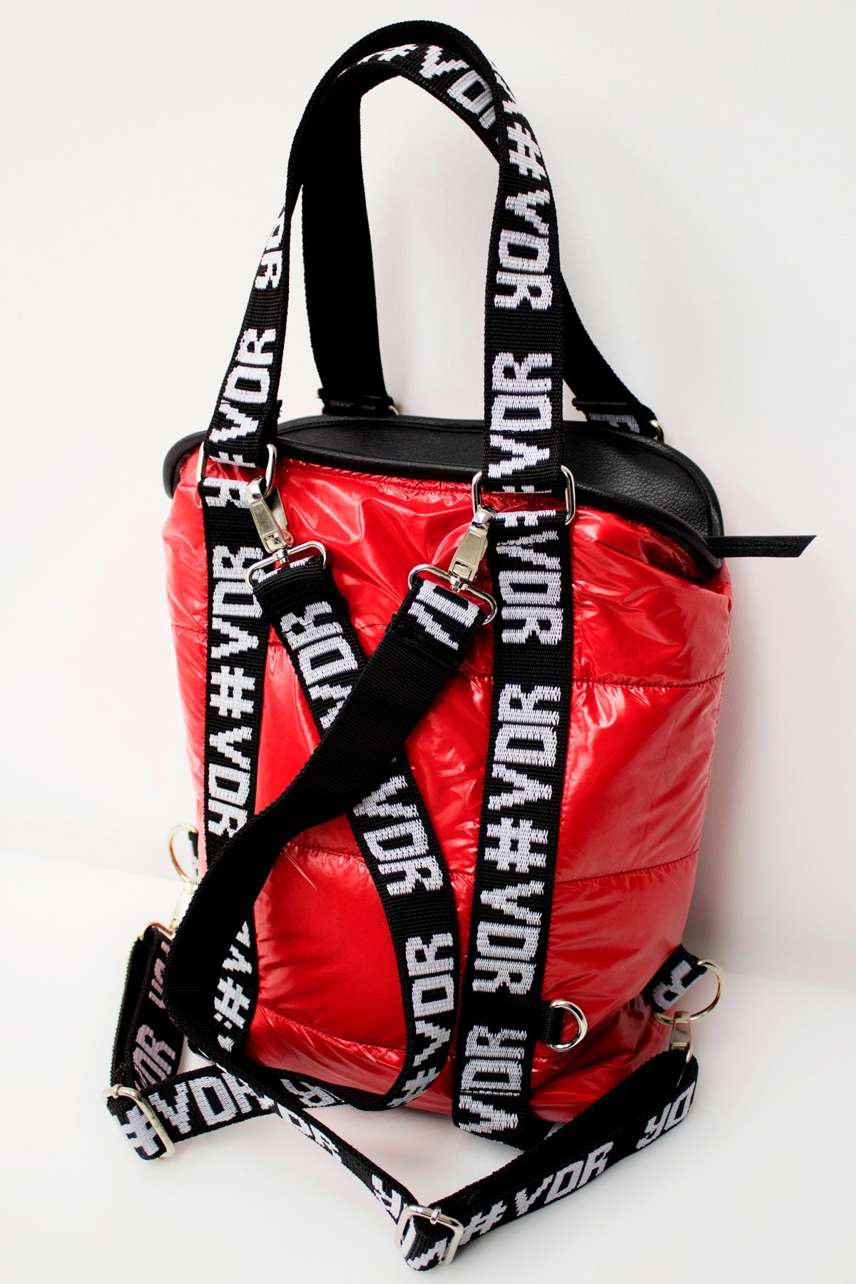 Kirmizi Çanta Strange