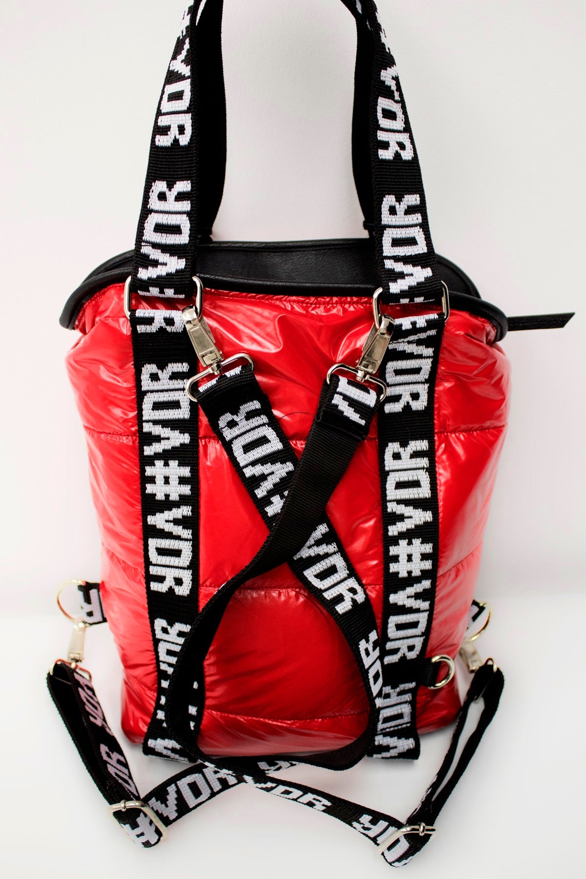 Kirmizi Çanta Strange