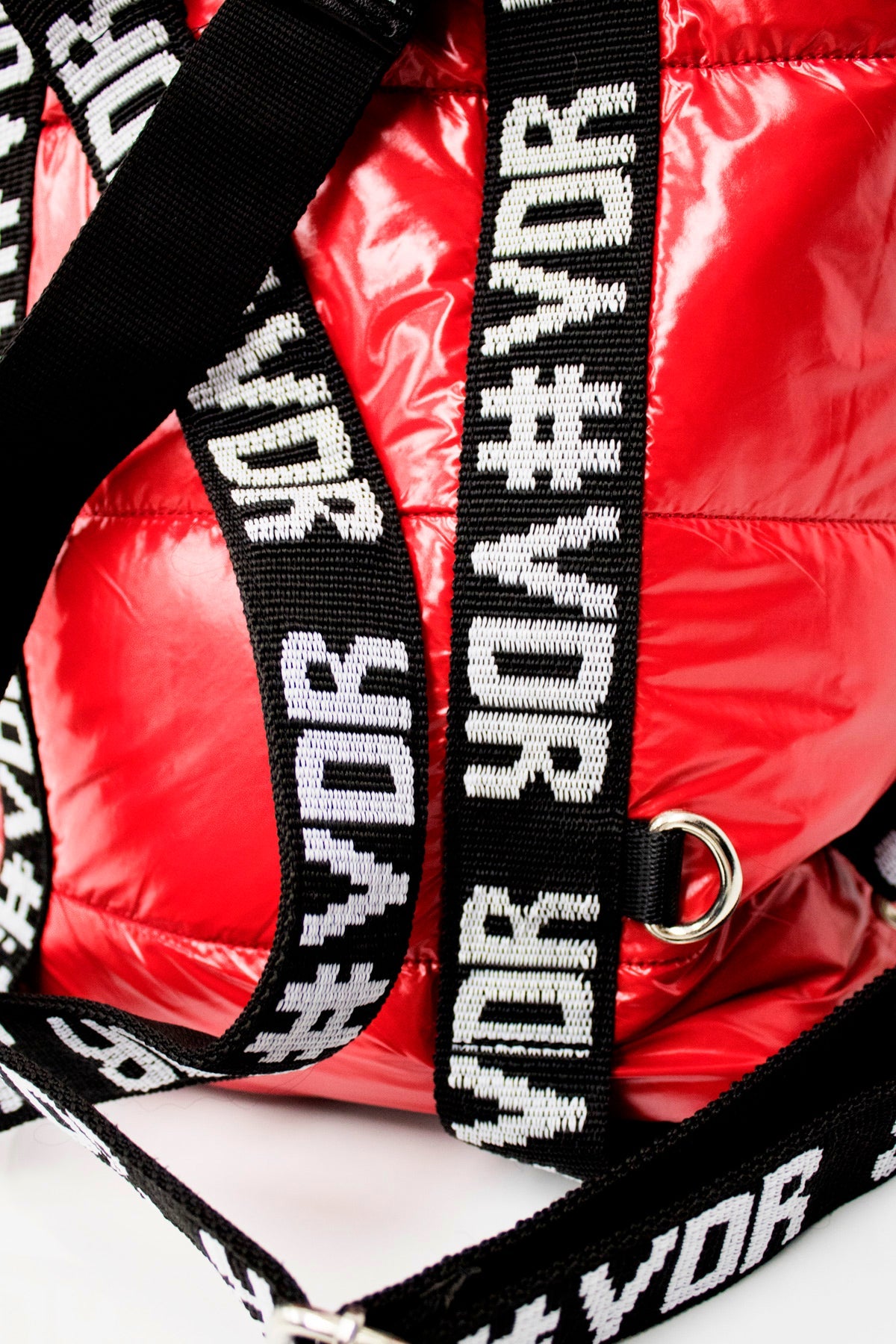 Kirmizi Çanta Strange