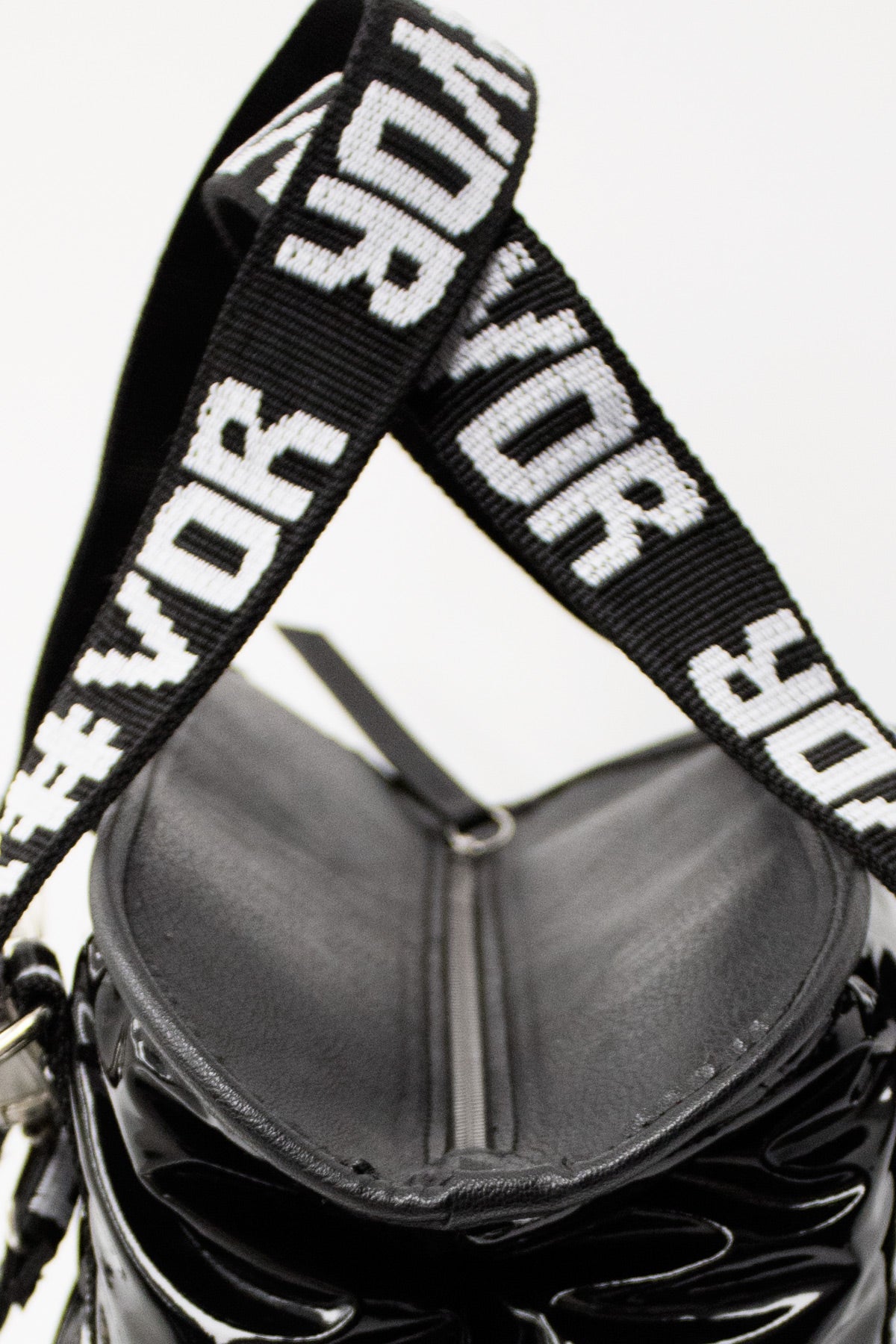 Parlak Siyah Çanta Strange