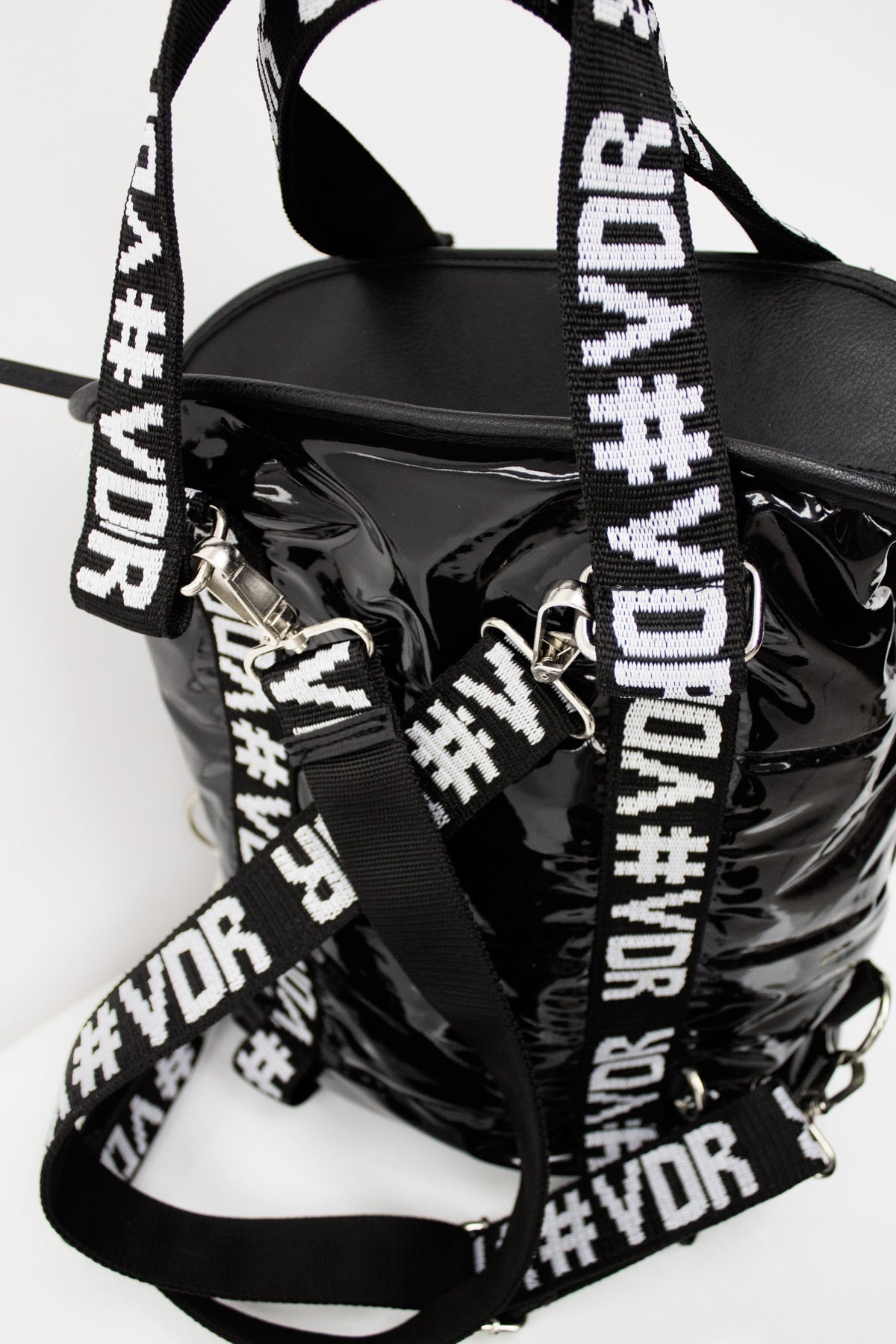 Parlak Siyah Çanta Strange