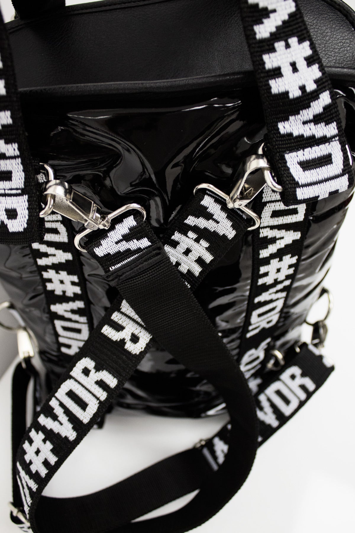 Parlak Siyah Çanta Strange