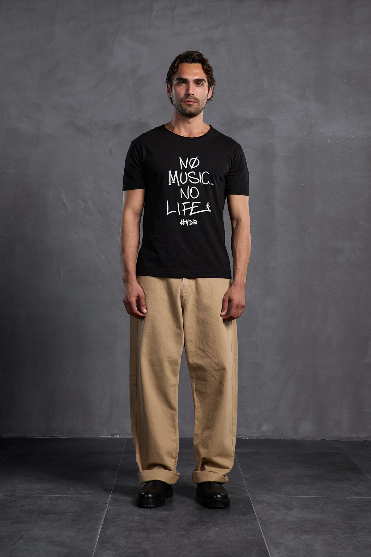 Siyah Bisiklet Yaka Baskılı  T-Shirt 10009