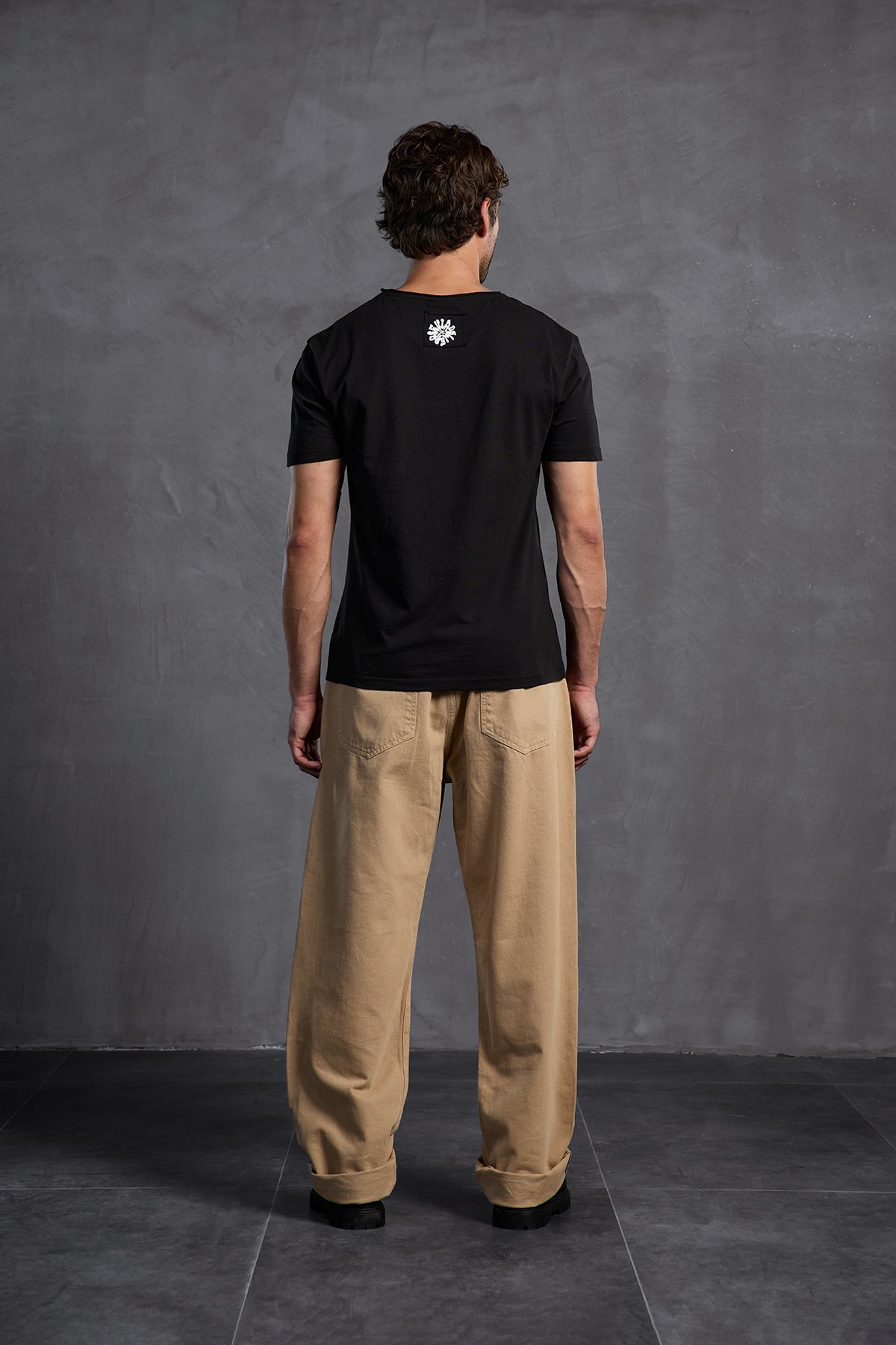 Siyah Bisiklet Yaka Baskılı  T-Shirt 10009