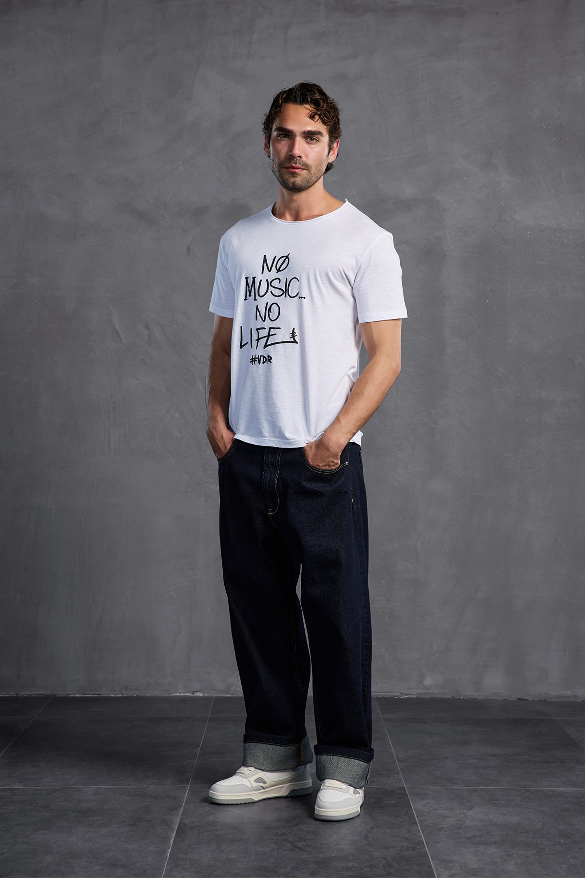 Beyaz Bisiklet Yaka Baskılı  T-Shirt 10009