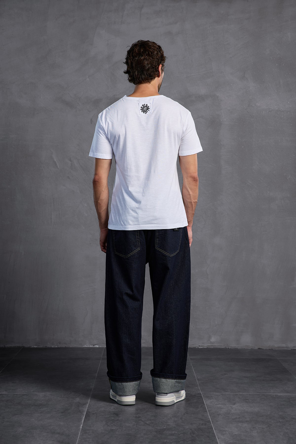 Beyaz Bisiklet Yaka Baskılı  T-Shirt 10009