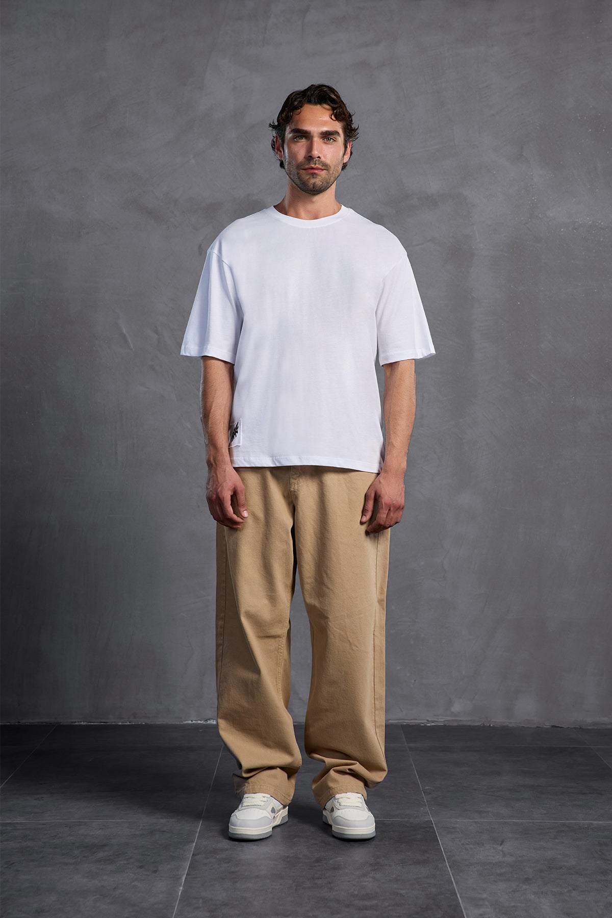 Beyaz Sıfır Yaka Arkası Baskılı T-Shirt 10010