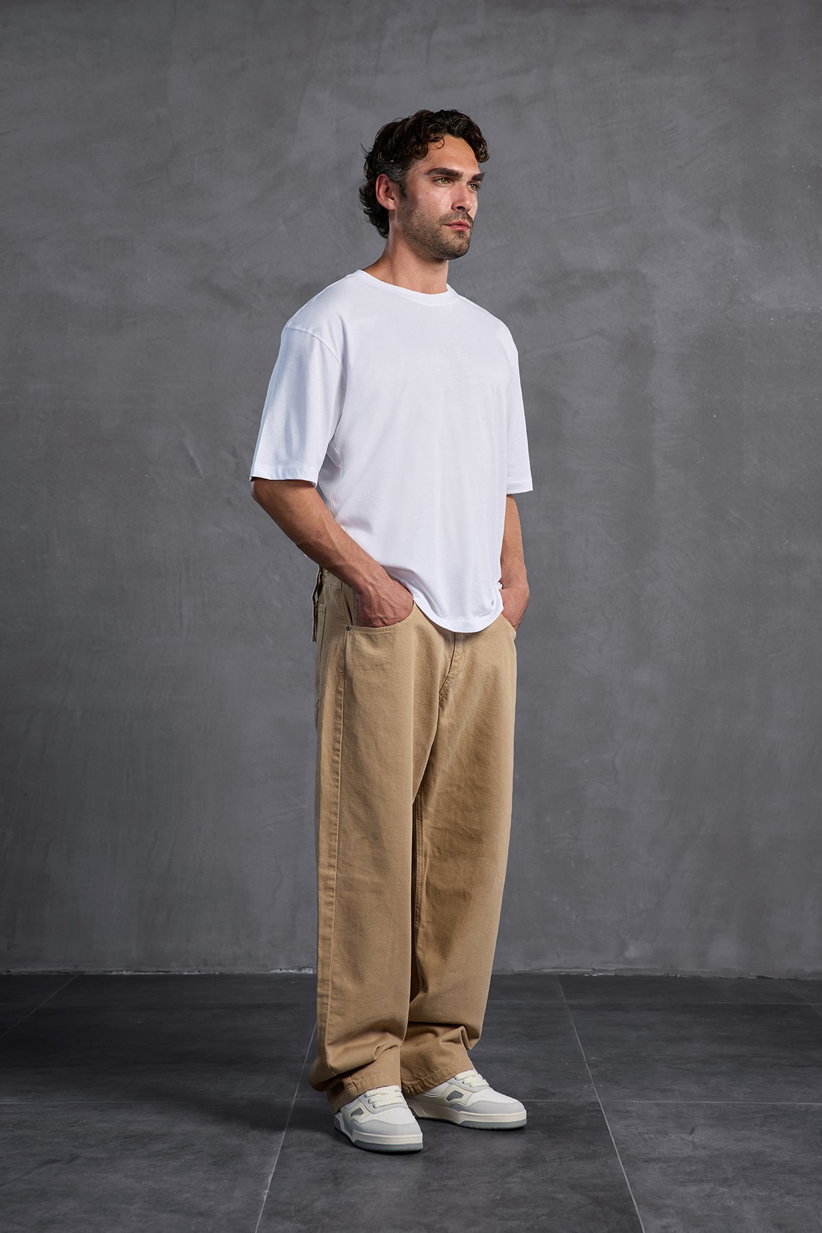 Beyaz Sıfır Yaka Arkası Baskılı T-Shirt 10010