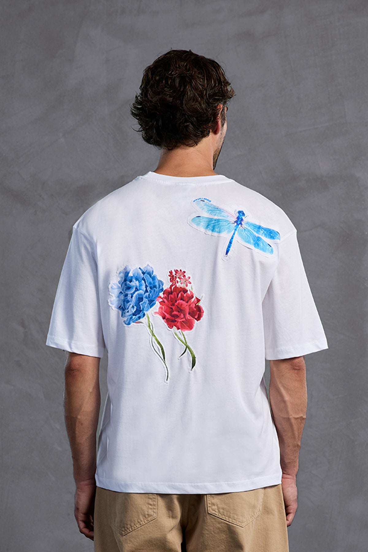 Beyaz Sıfır Yaka Arkası Baskılı T-Shirt 10010