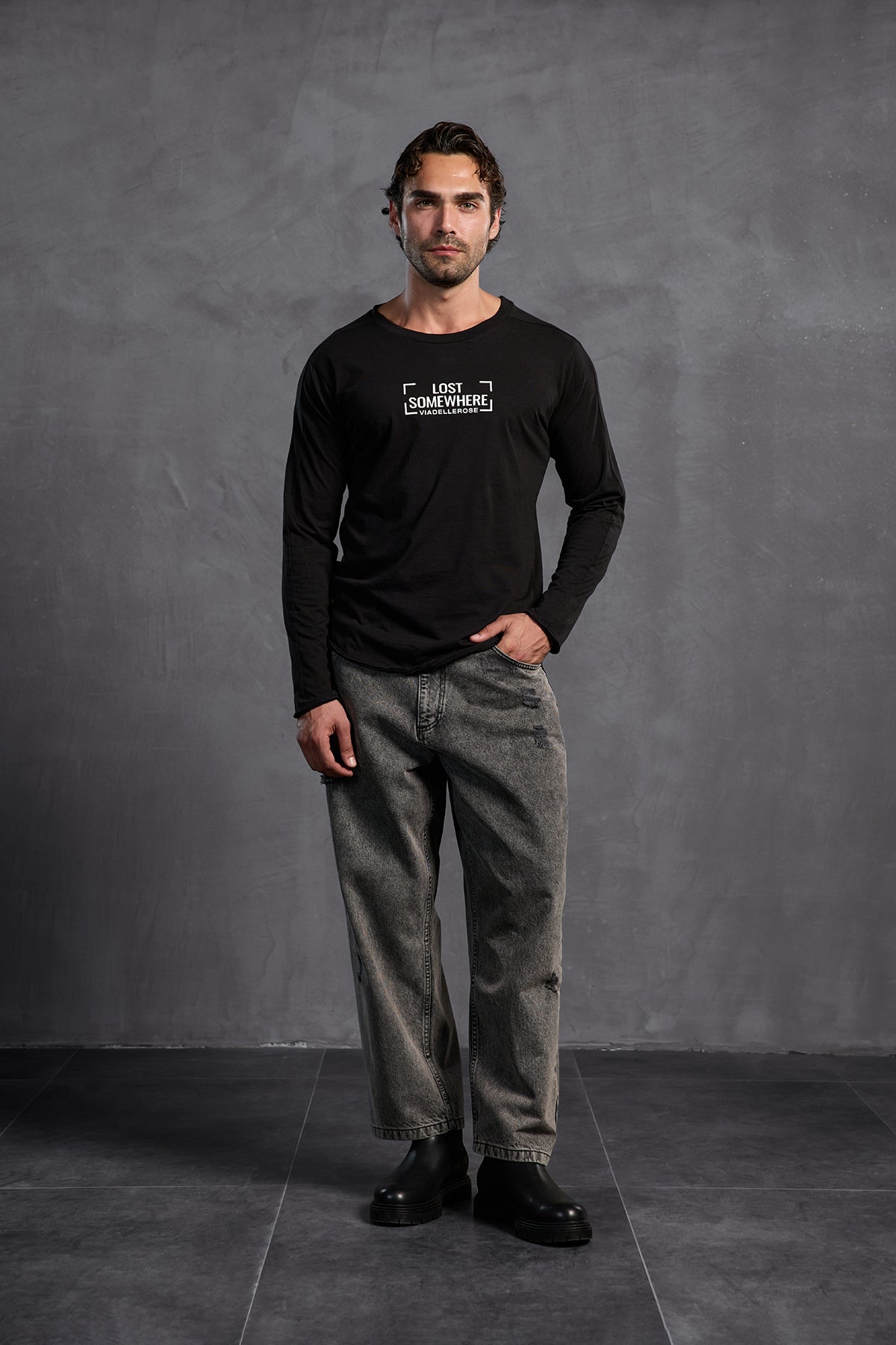 Siyah Sıfır Yaka Önü Yazılı T-Shirt 10011