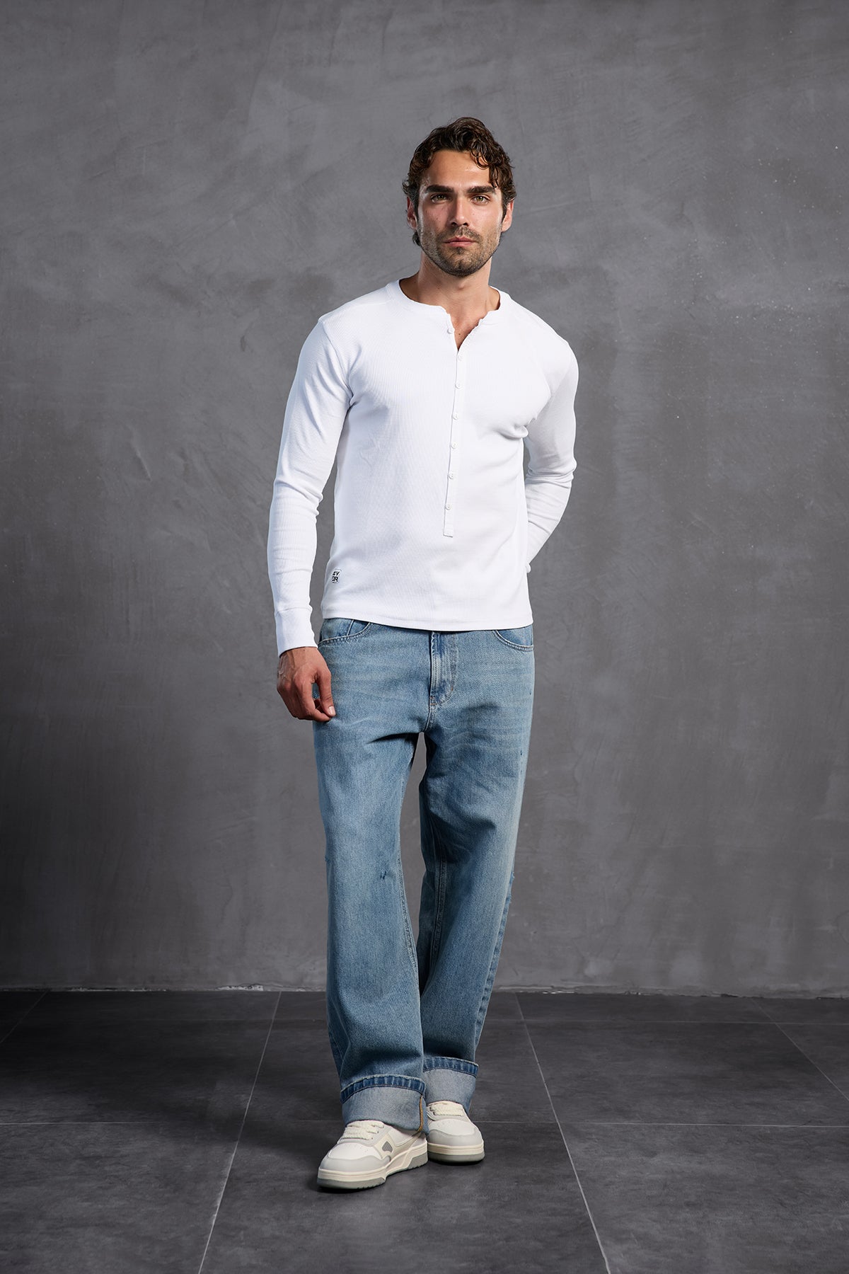 Beyaz Fitilli Önü Düğmeli  T-Shirt 10025