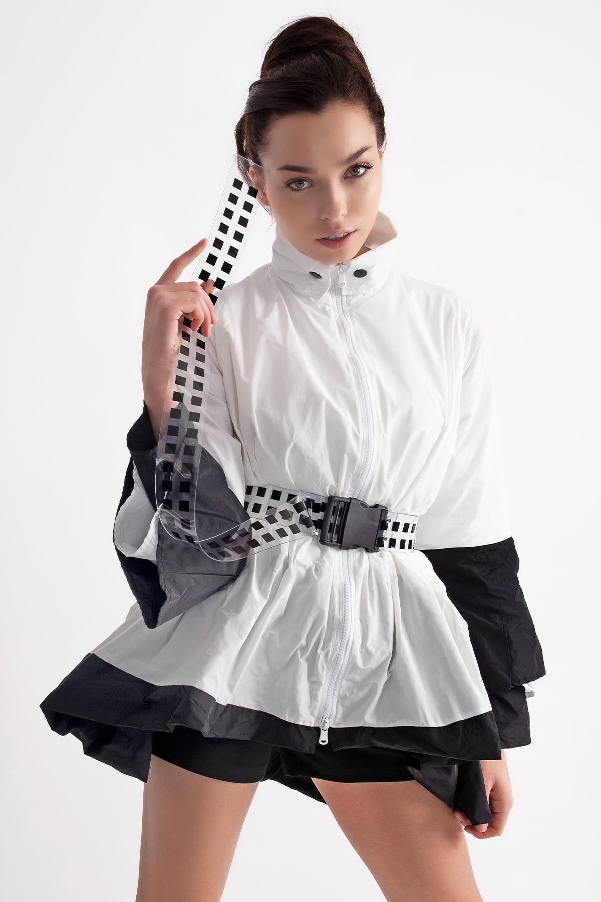 Beyaz Siyah Trençkot 7040