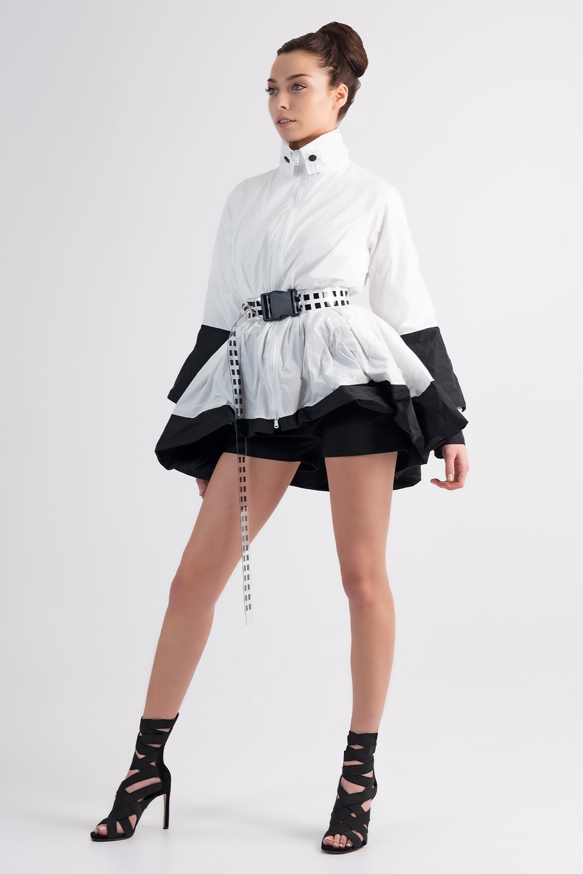 Beyaz Siyah Trençkot 7040