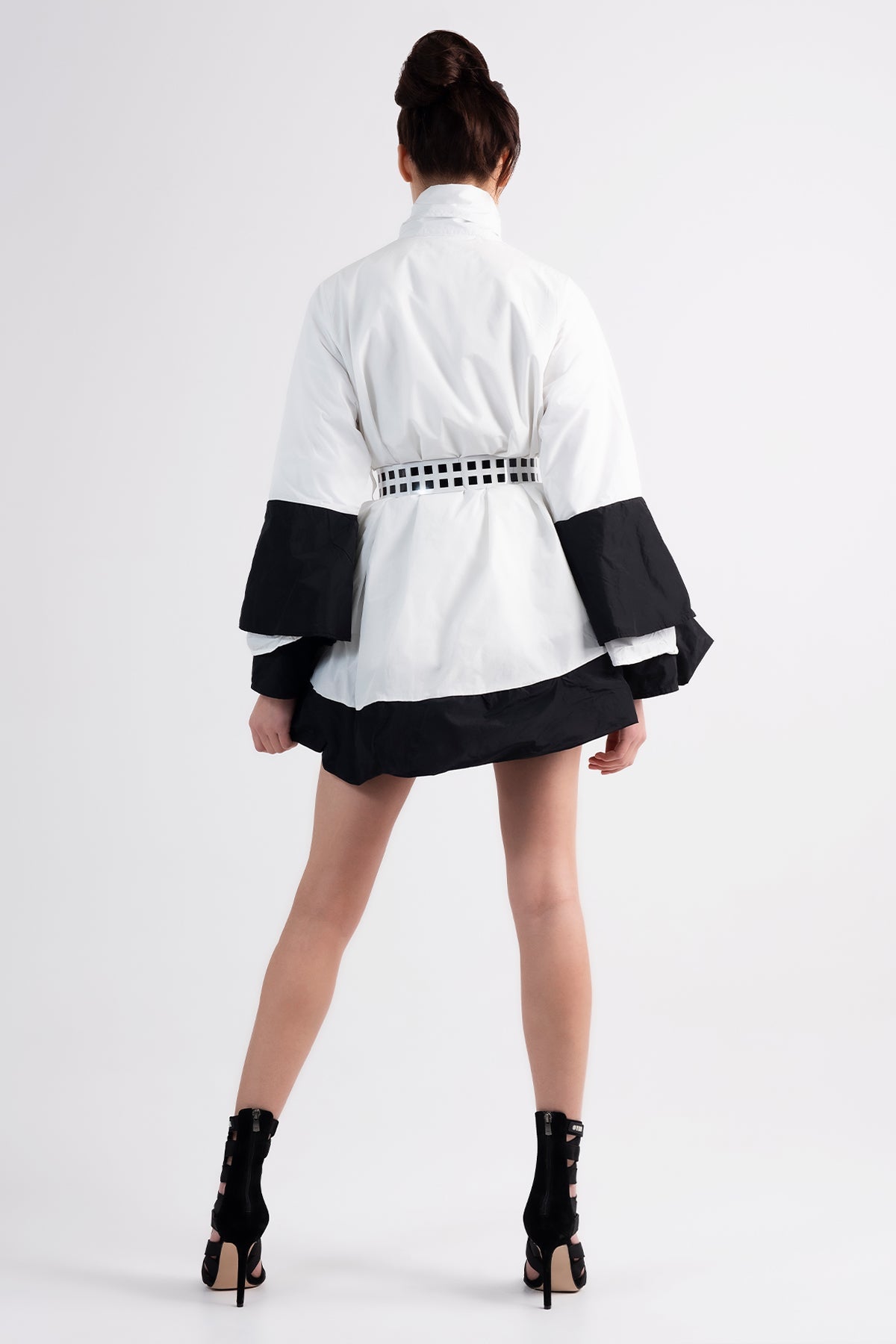 Beyaz Siyah Trençkot 7040