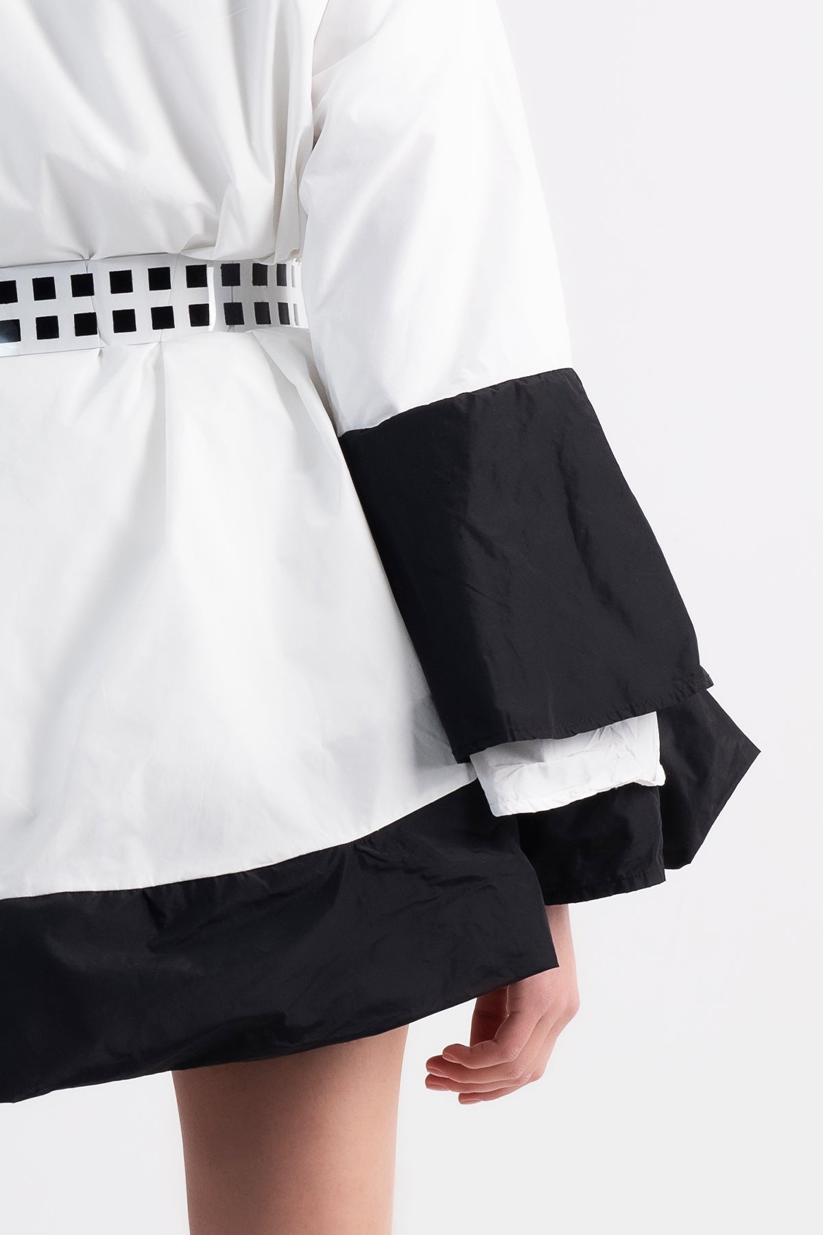 Beyaz Siyah Trençkot 7040