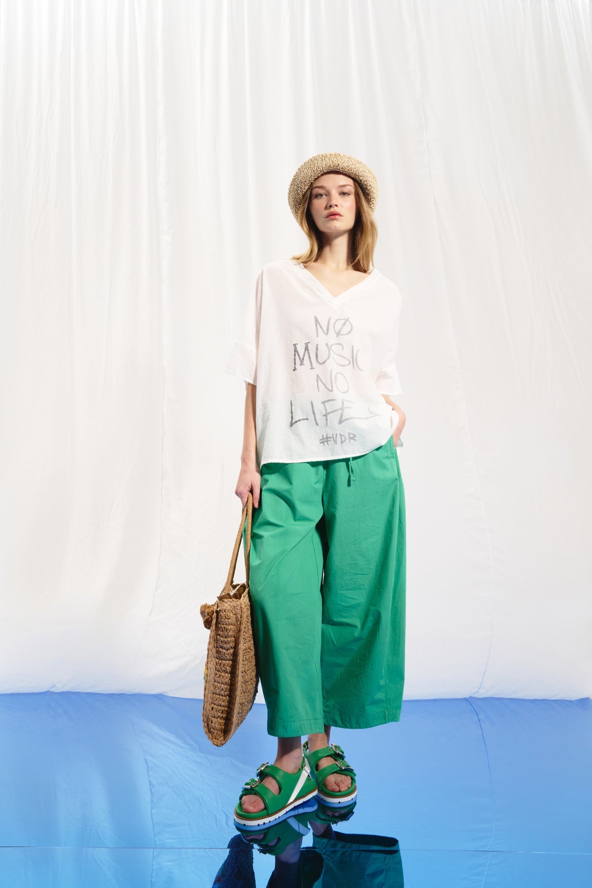 Beyaz V-Yaka T-shirt 17064