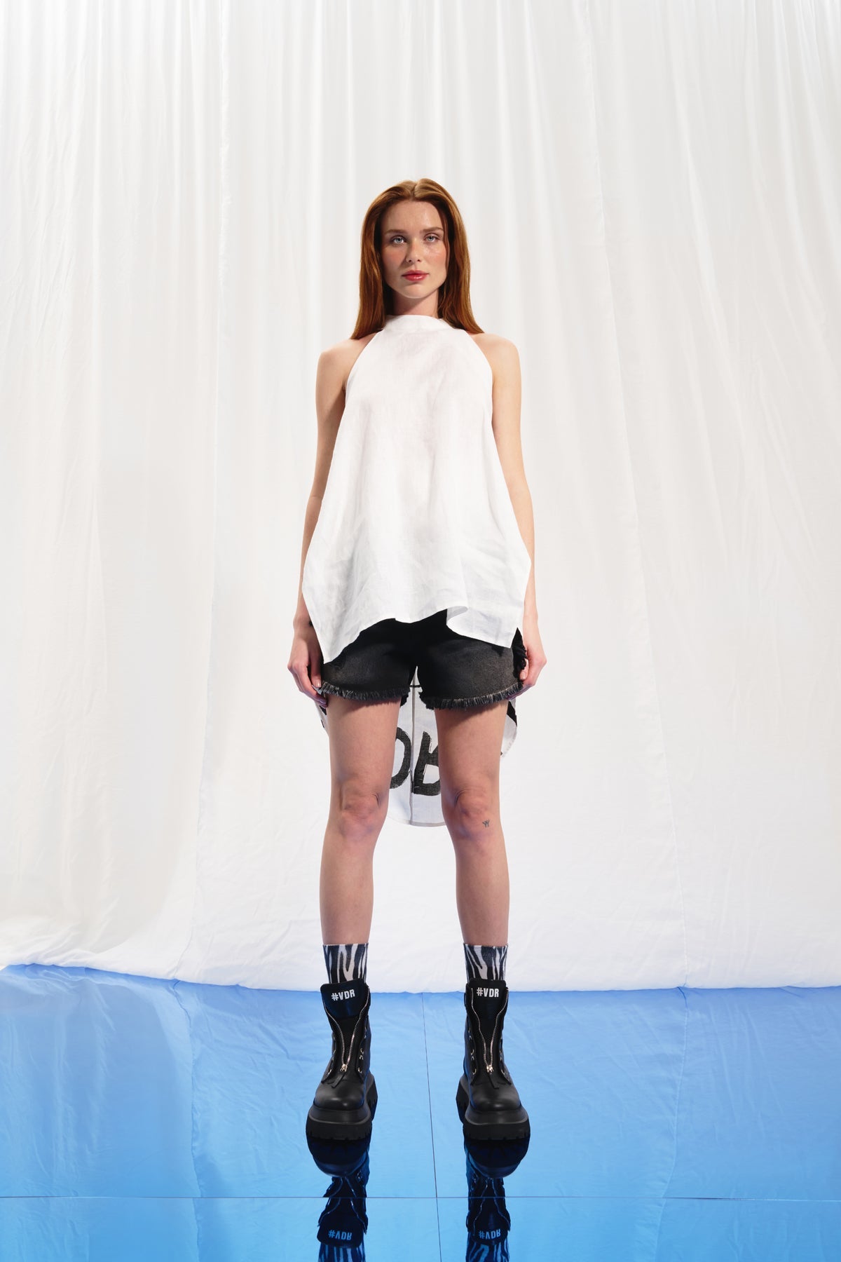 Beyaz Halter Yaka Sirt Baskili Tunik 17099