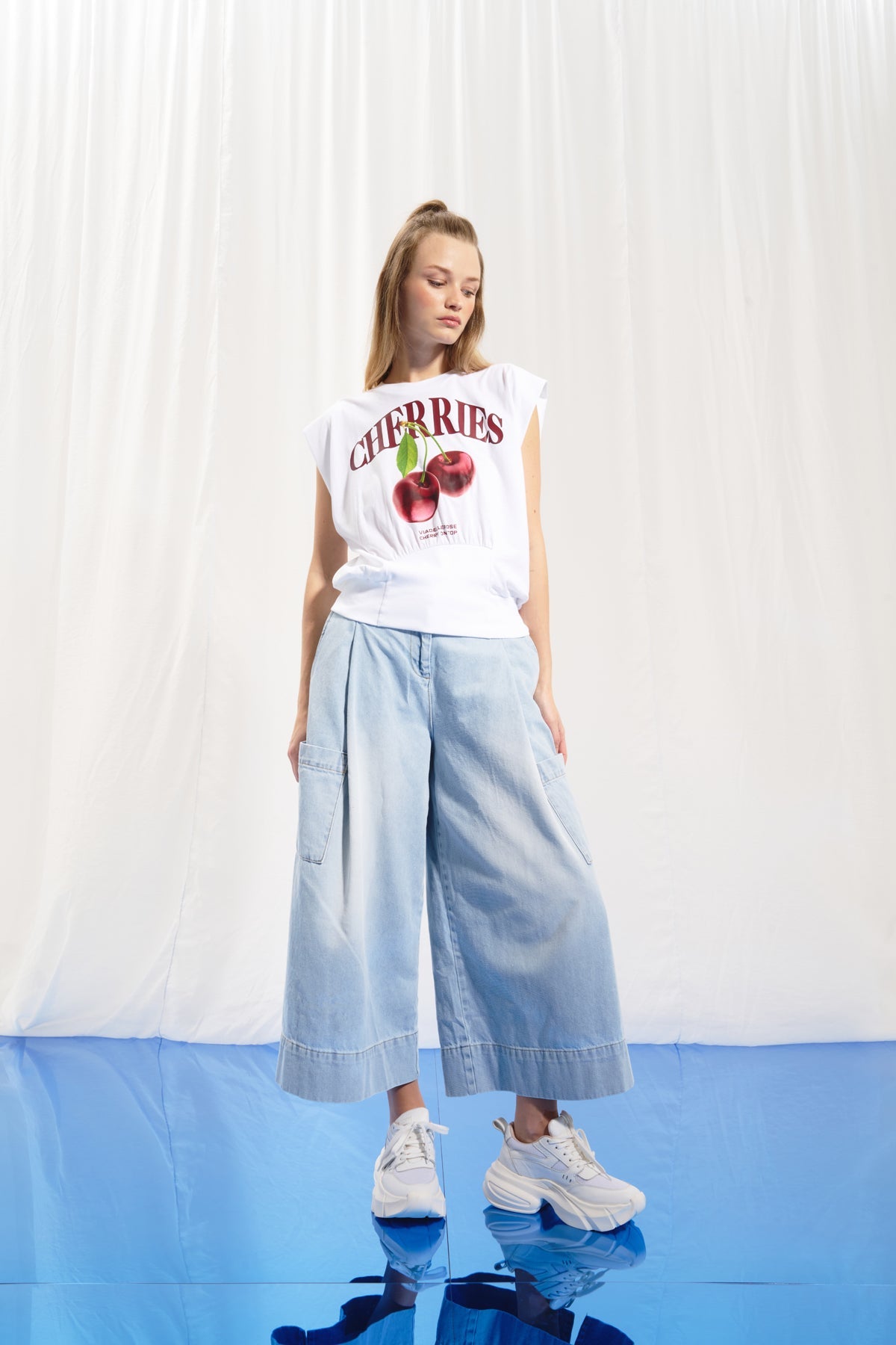 Beyaz Baskili Kolsuz T-shirt 17235