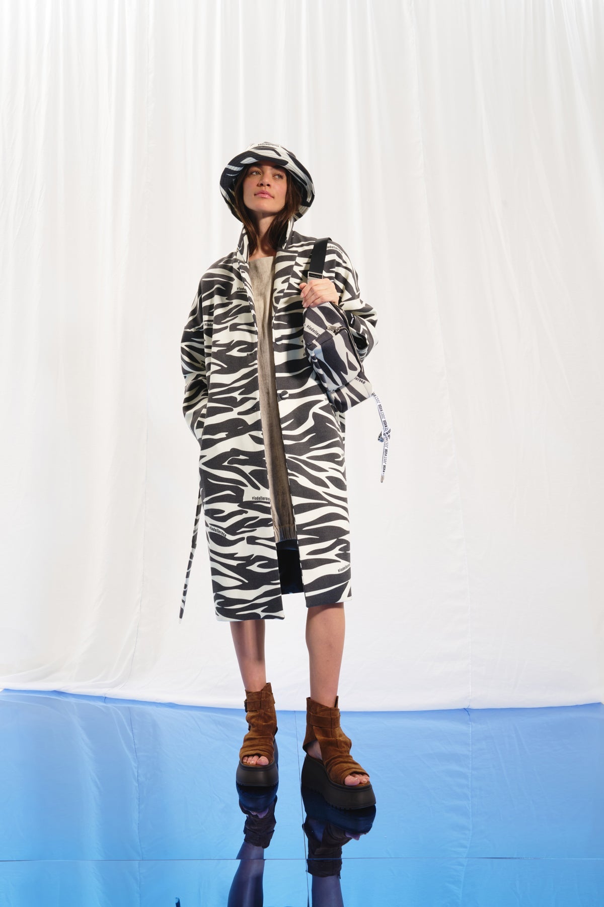 Siyah Ekru Zebra Desenli Yumusak Ceket 17383