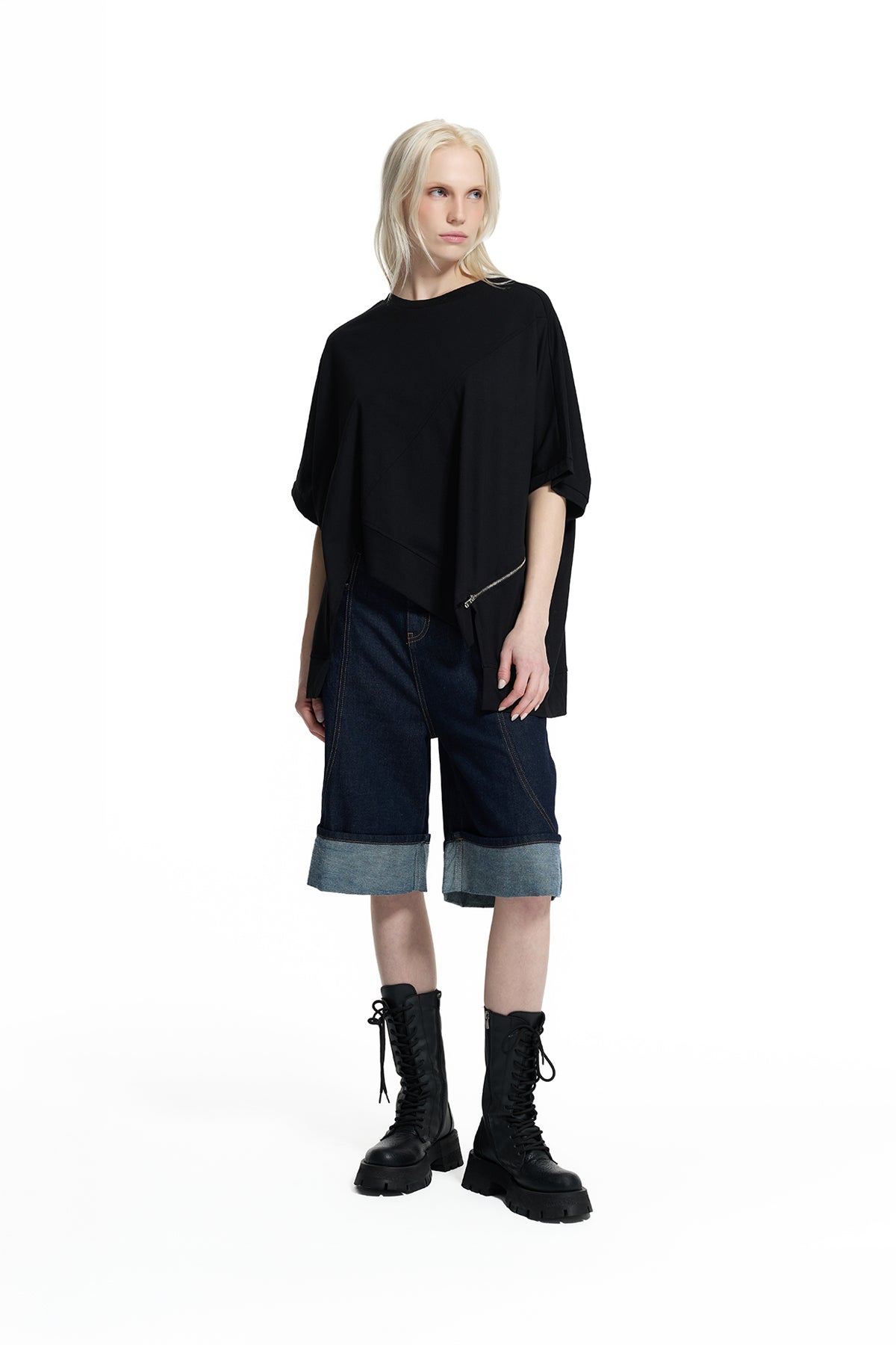 Siyah Asimetrik Kesim Fermuar Detaylı Oversize T-Shirt 19015