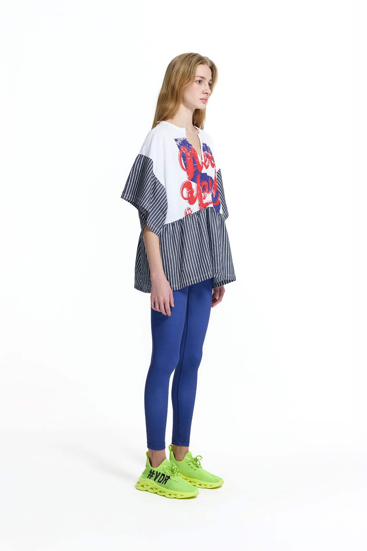 Beyaz Açık Mavi Yazı Baskılı Çizgi Detaylı Volanlı T-Shirt 19021