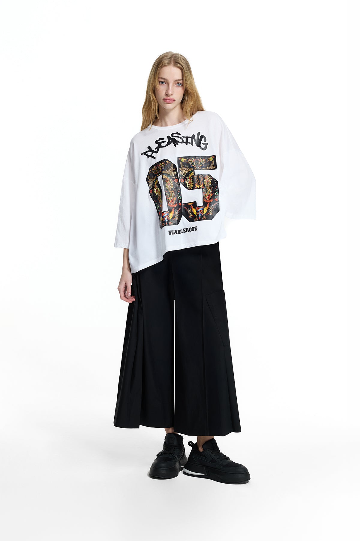 Beyaz Barok Grafik Baskılı Crop Oversize T-Shirt 19082