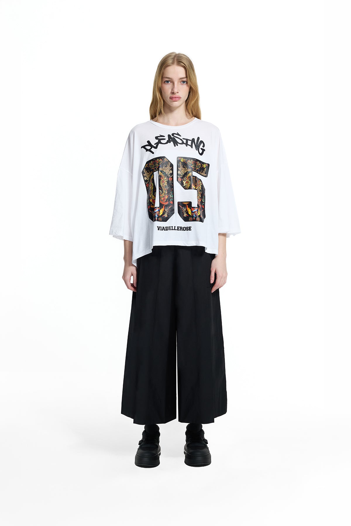 Beyaz Barok Grafik Baskılı Crop Oversize T-Shirt 19082