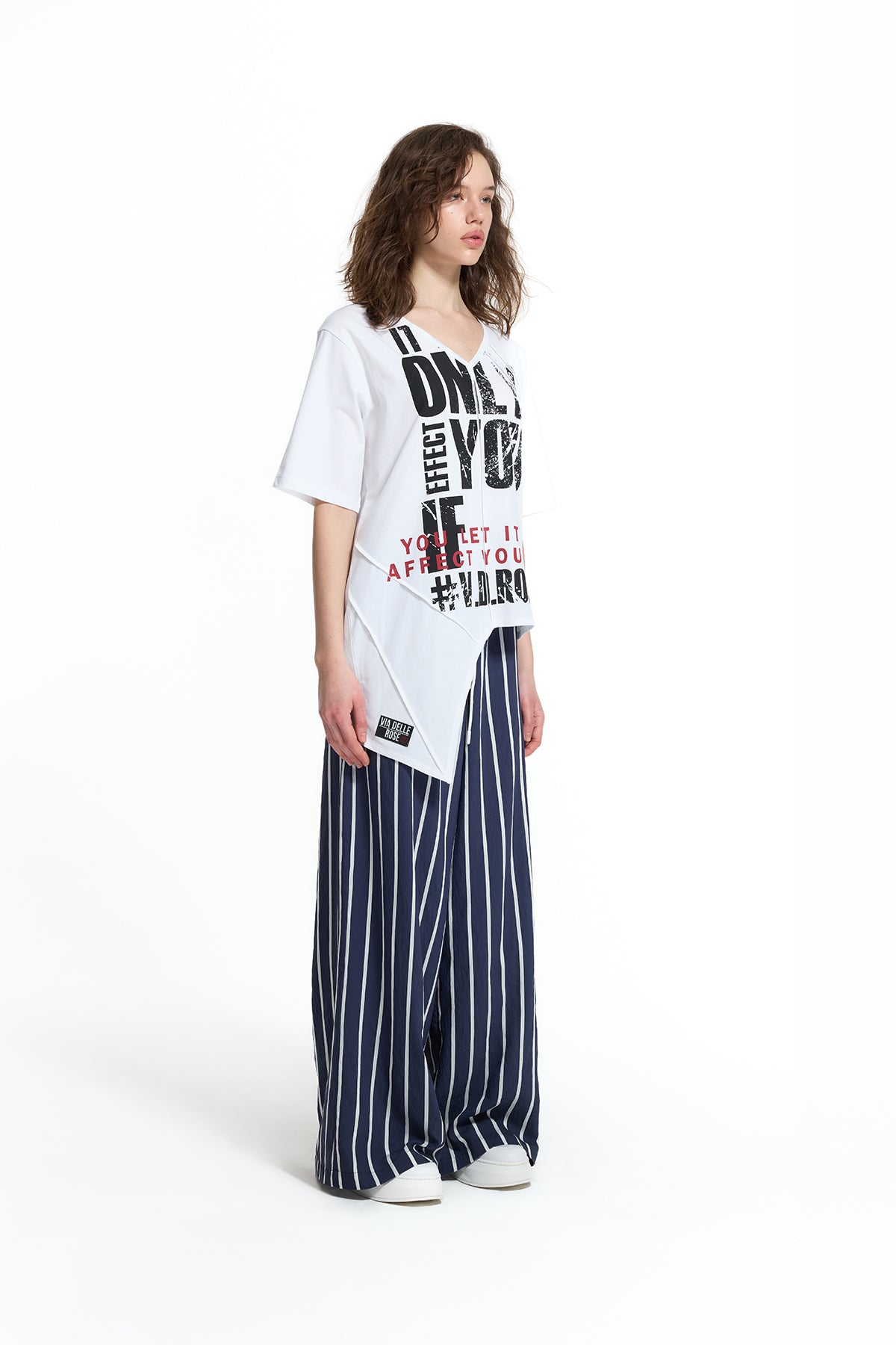 Beyaz Yazı Baskılı Asimetrik T-Shirt 19140