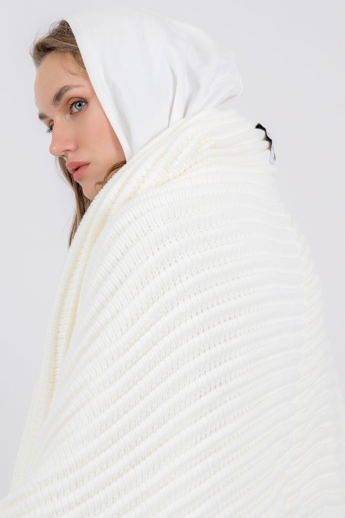 Ekru Hirka 8018