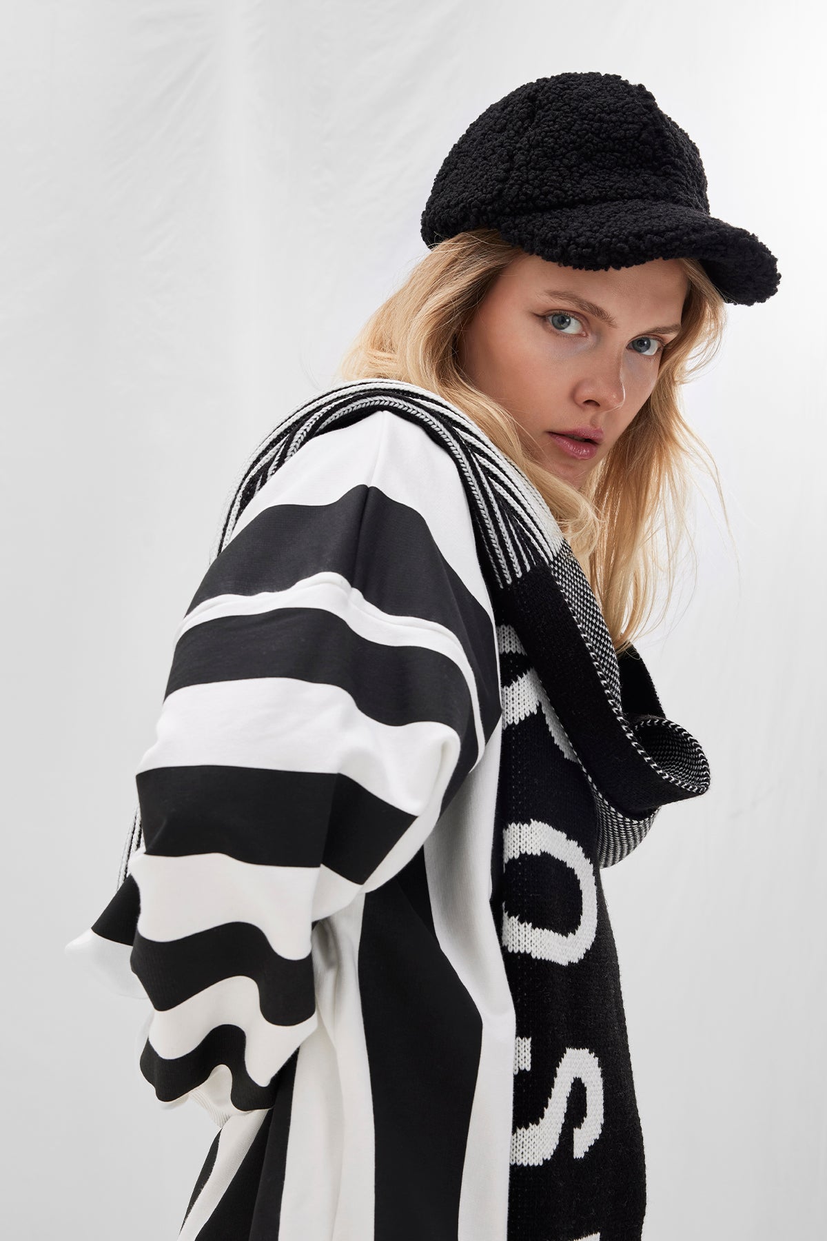 Ekru Siyah Sweatshirt 14398