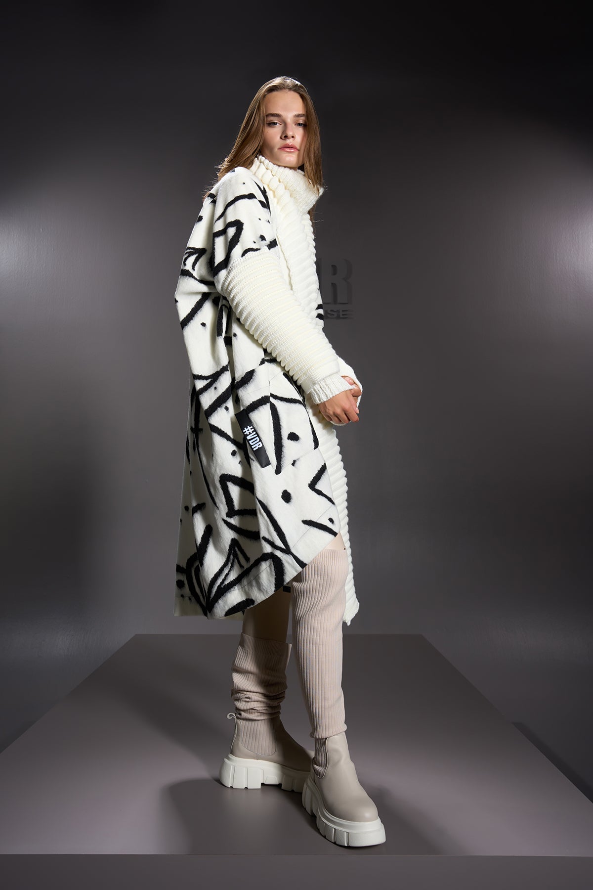 Ekru Siyah Hirka 16301