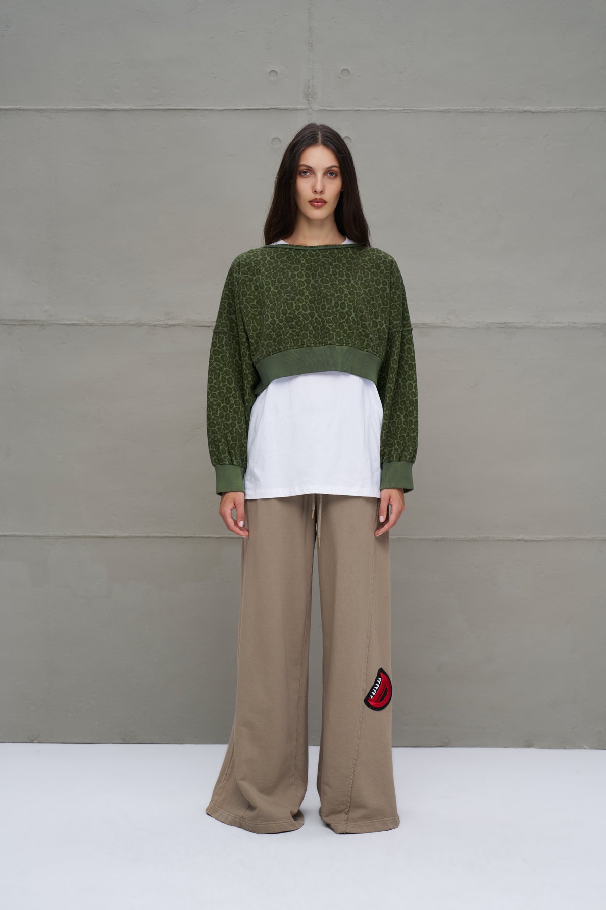 Yesil Leoparli Kisa Sweatshirt 18013