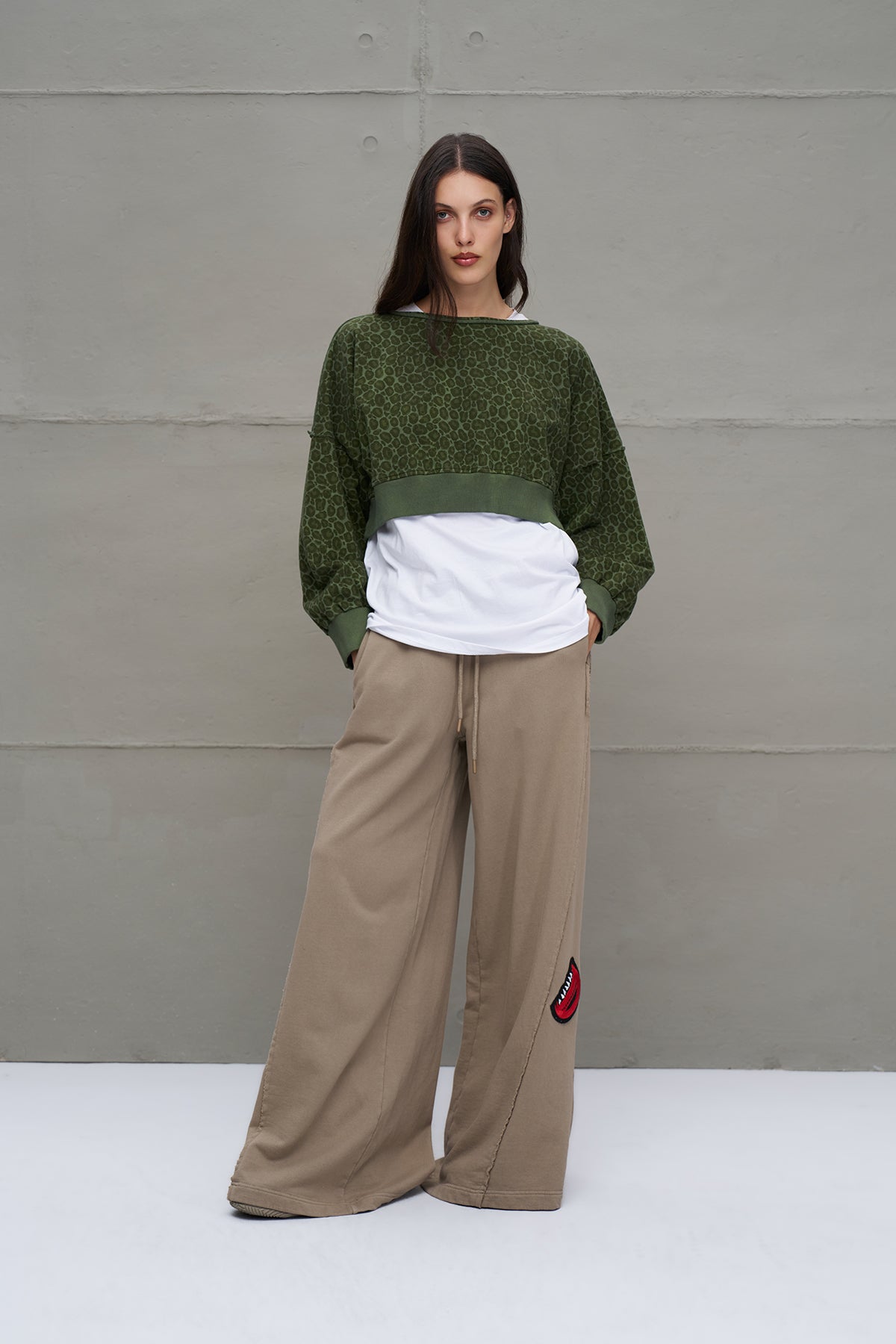 Yesil Leoparli Kisa Sweatshirt 18013